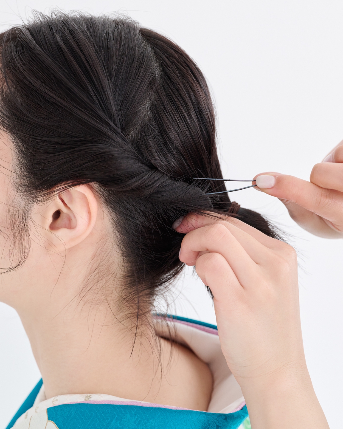 【卒業式袴ヘアアレンジ・ミディアム③】短くてもできる！ ねじりアップシニヨン　STEP４