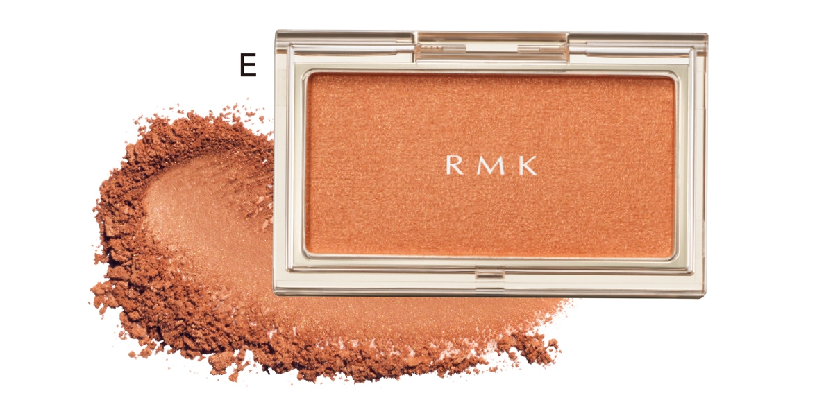 E ピュア コンプレクション ブラッシュ 02 ￥3630／RMK Division（4/7発売）