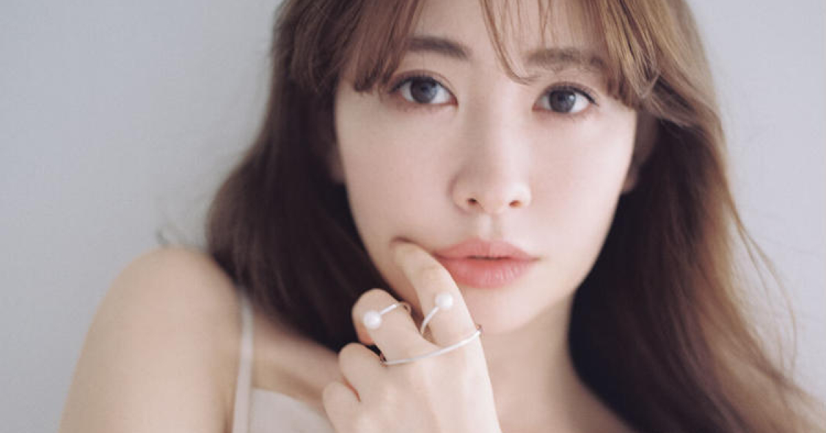 小嶋陽菜8まとめ　JESSICA様用 37歳・小嶋陽菜“社長の美谷間”全開 ランジェリー姿で“やわらか完熟
