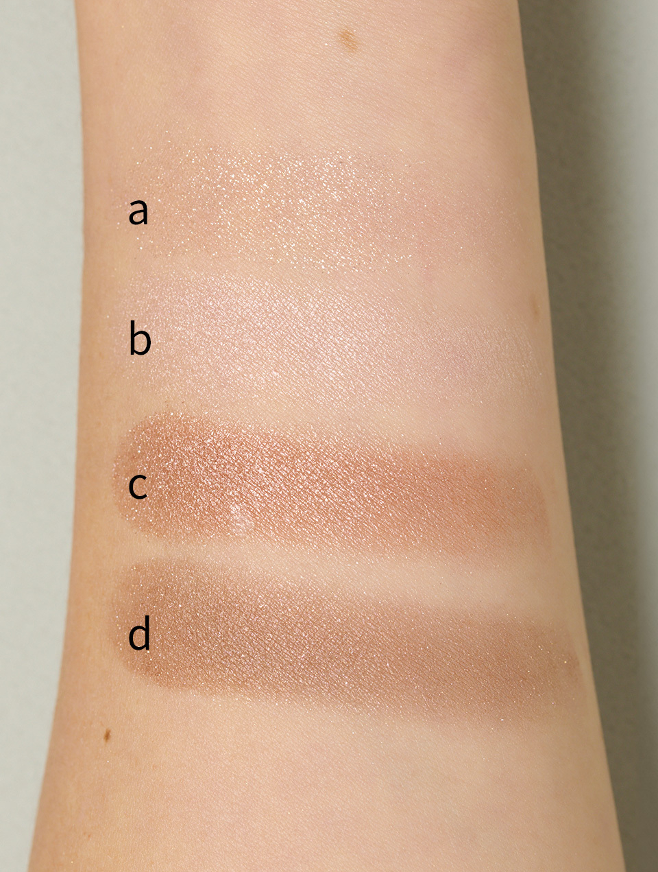 クリスマスコフレ 2025　コスメデコルテ　スキンシャドウ デザイニング パレット ETERNAL BLOOMのスウォッチ