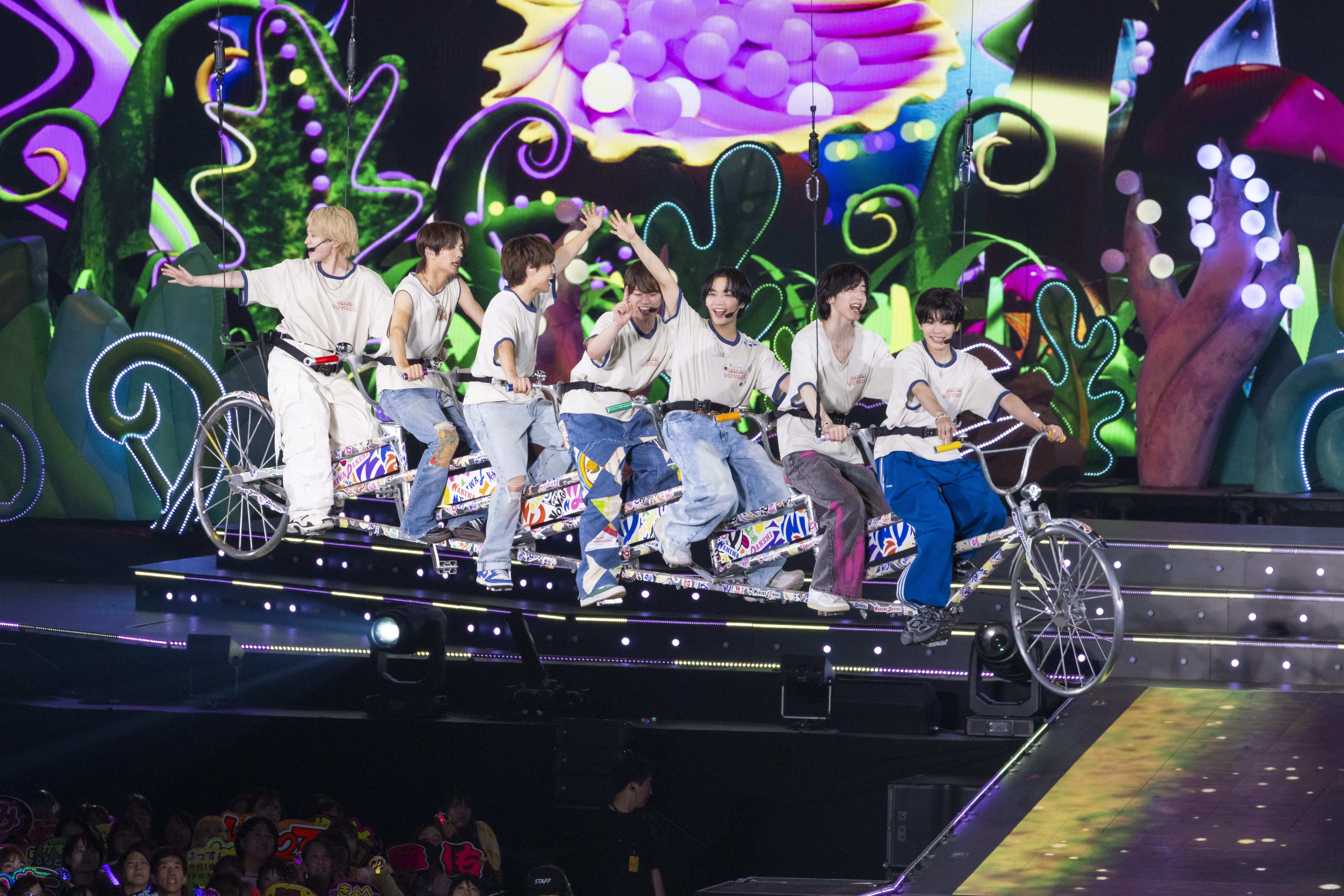 マキア　なにわ男子 LIVE TOUR 2025 'BON BON VOYAGE'　演出
