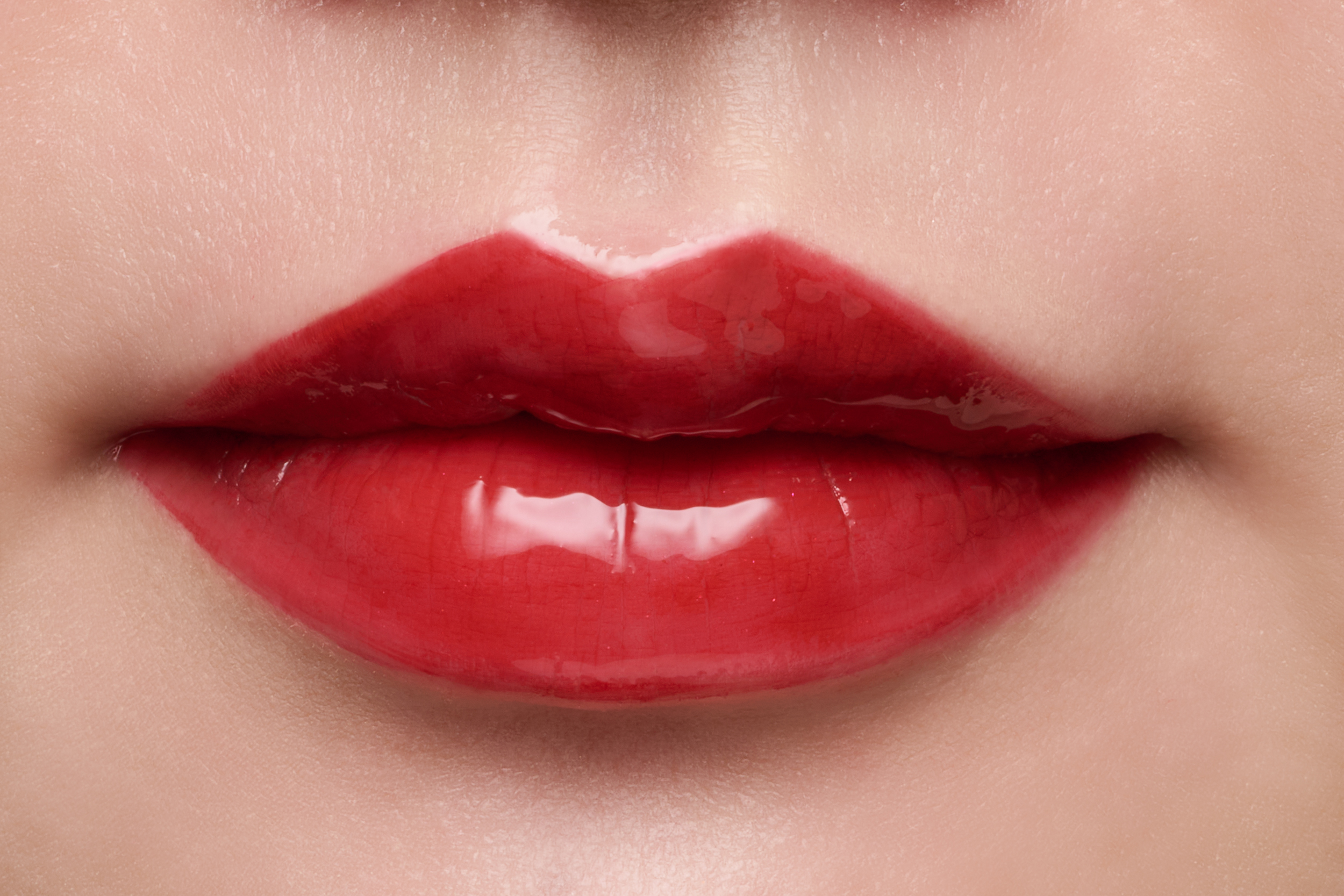 ブルベ冬　シャネル　リップ ル ルージュ デュオ ウルトラ トゥニュ　49 エヴァー レッド　ラズベリーカラー スウォッチ