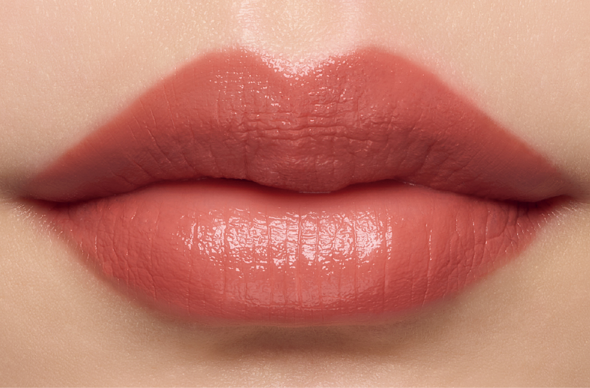 マキアベストコスメ2025下半期 3位 RMK　ベルベットシーン リップカラー 04をイエベがスウォッチ