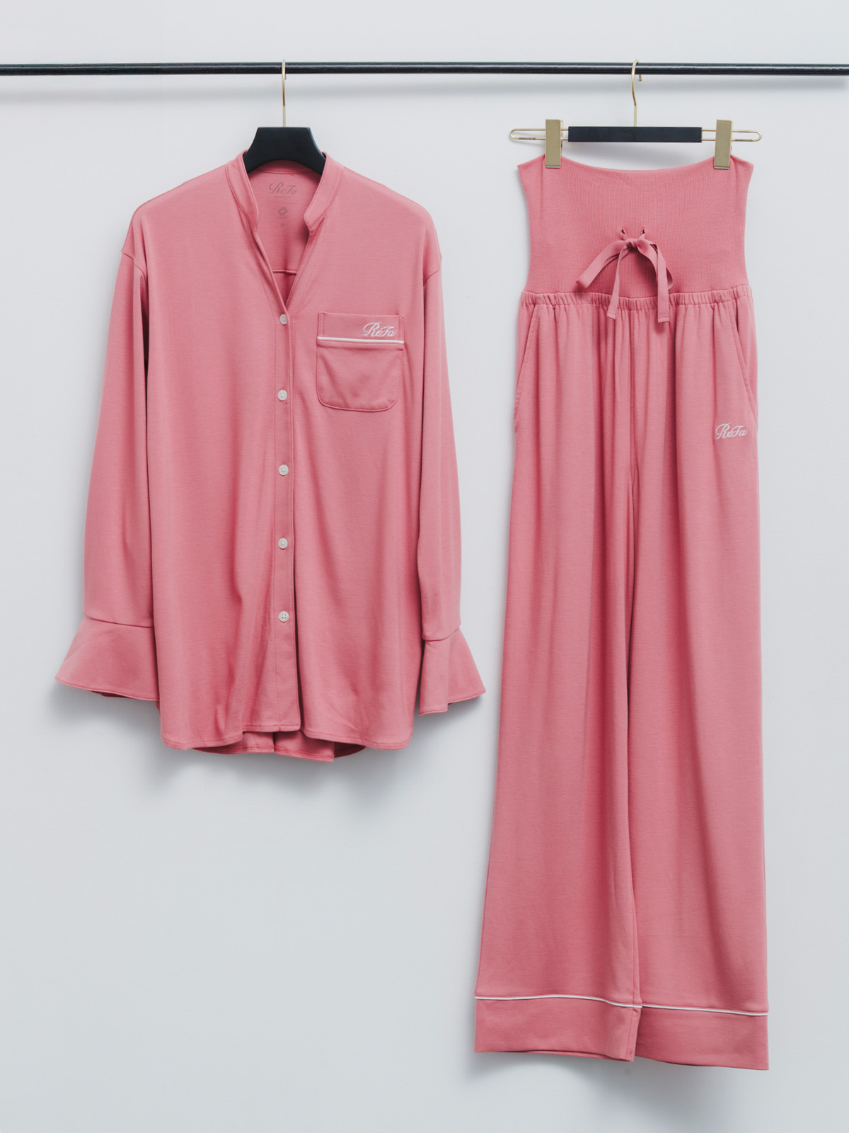 マキア　山本舞香　美活　ReFa VITALWEAR　モイスト スムース スタンドカラー スリープウェア　リカバリーパジャマ