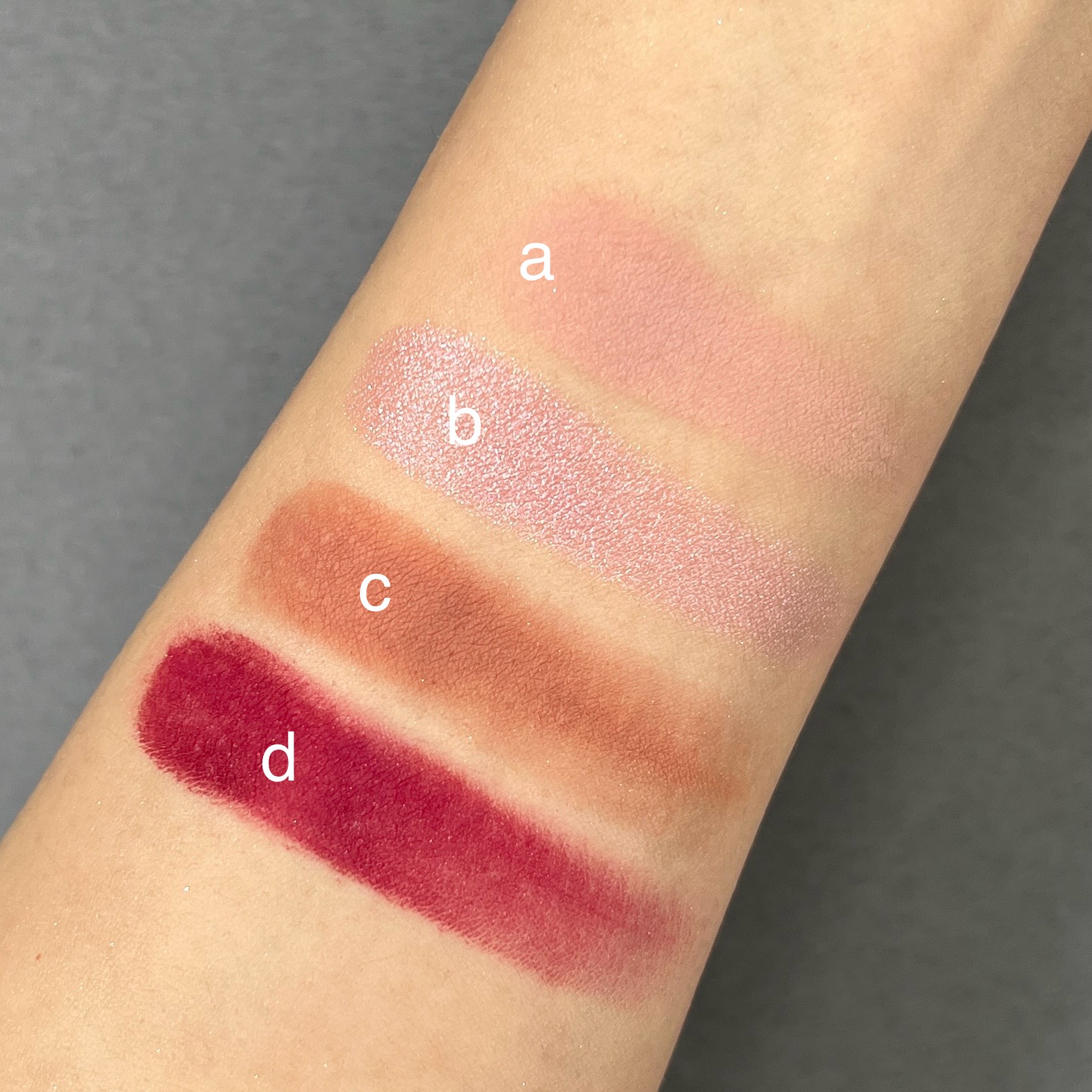 ブルべ冬 アイシャドウ エスティ ローダー ザ エッセンシャル アイシャドウ クアッド ハピエスト アワー スウォッチ