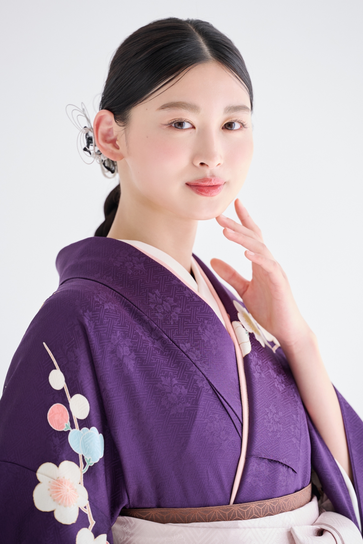 【卒業式袴ヘアアレンジ・セミロング➀】愛らしさと大人っぽさを叶える華やかツイストポニー