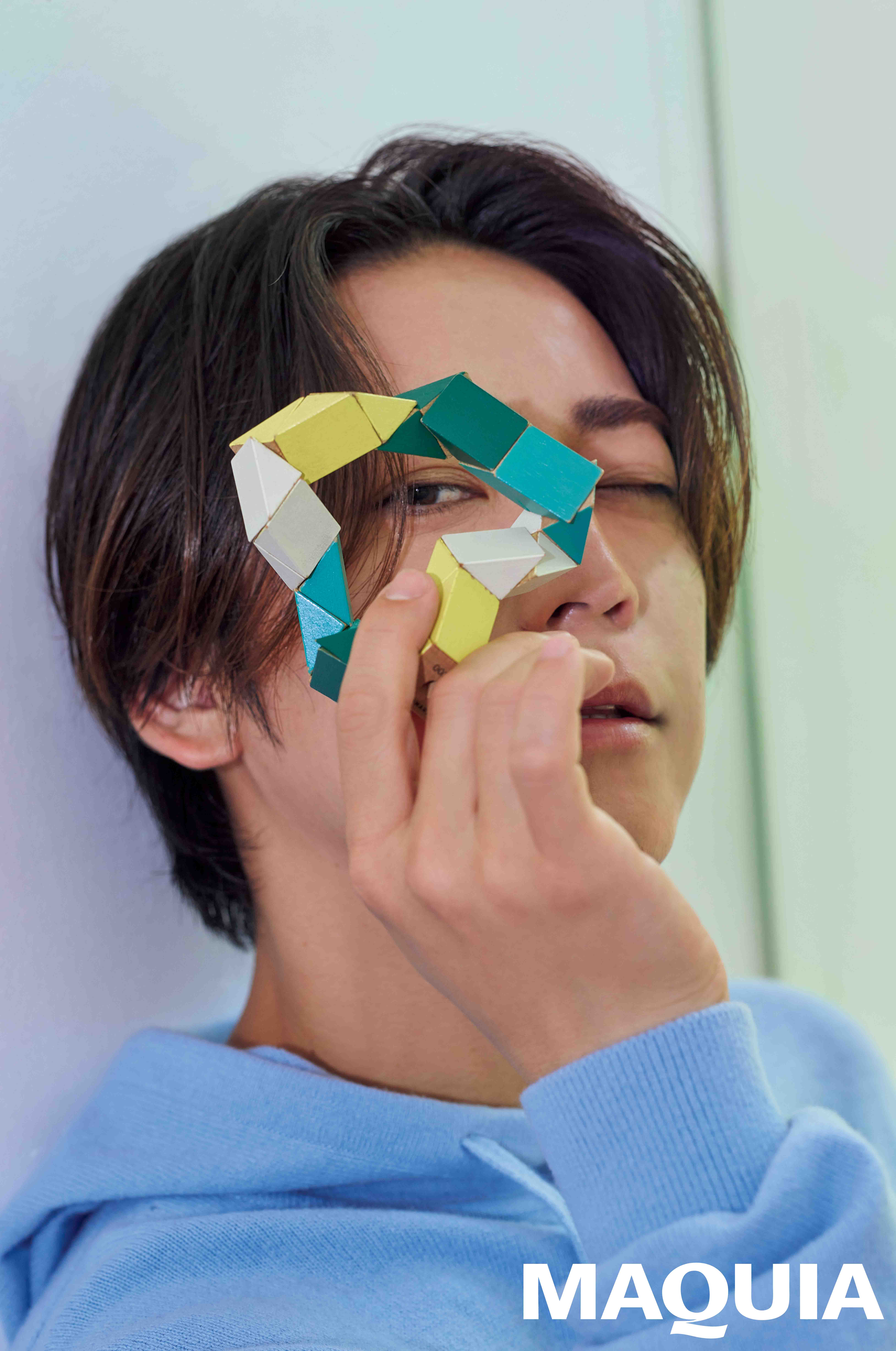 マキア　亀梨和也　亀カメラ中面カット　表紙　2025年10月号 特別版