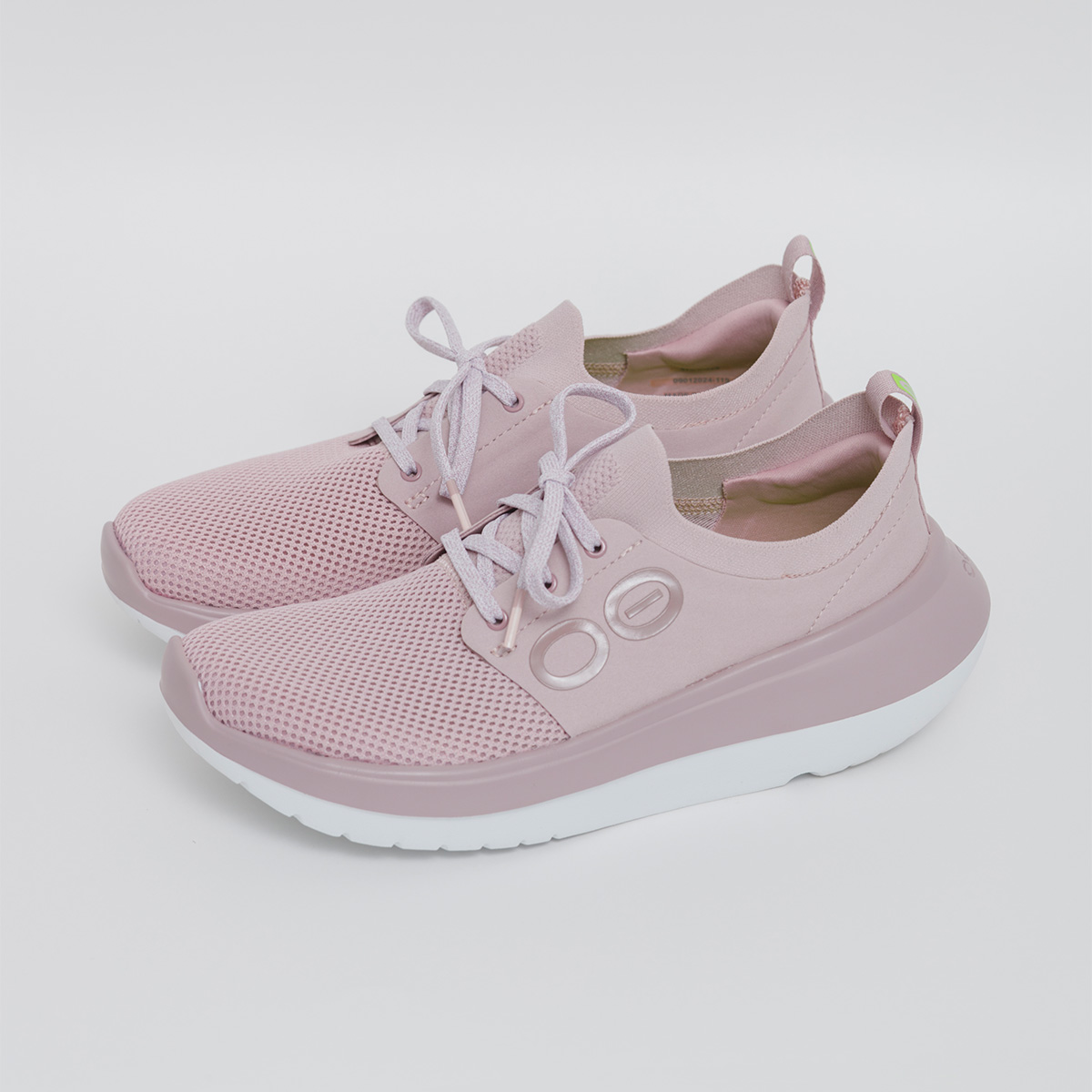 マキア　山本舞香　美活　OOFOS　リカバリーシューズ