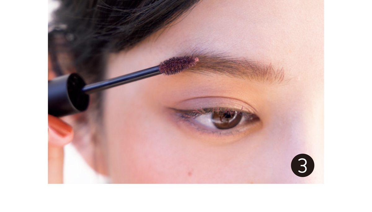 3眉もくすんだ赤みでつなぐ