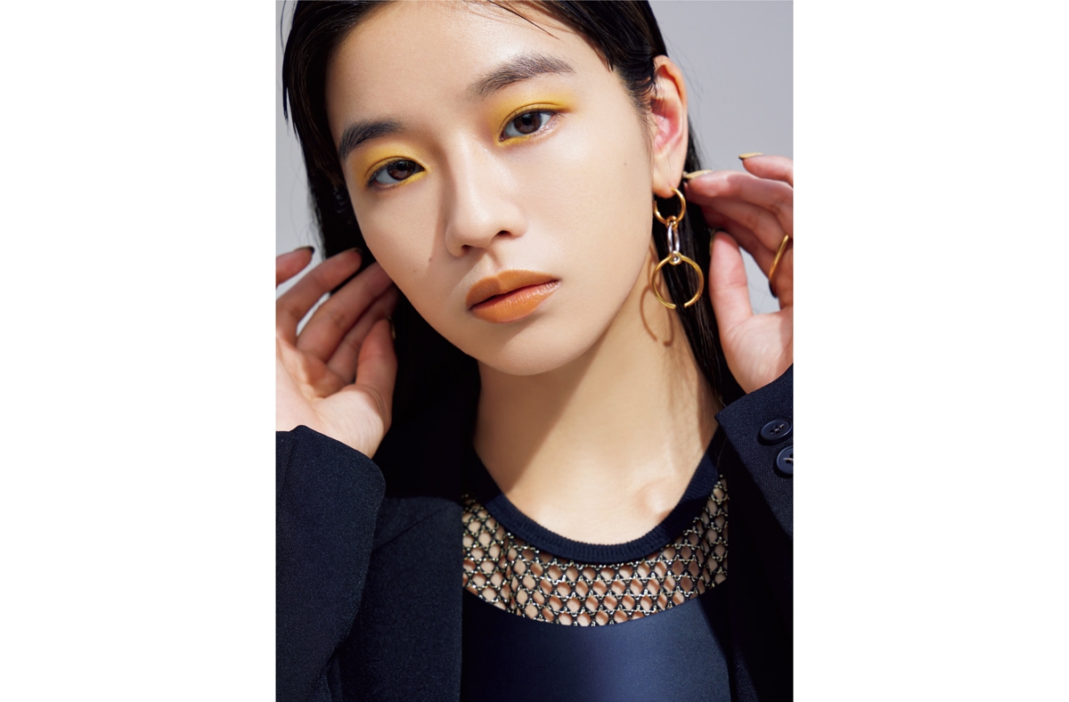 【STEP1】イエローアイ→【STEP2】イエローリップでパーツ際立つこなれ顔に