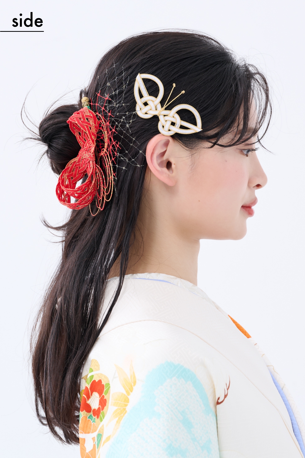 【卒業式袴ヘアアレンジ・セミロング③】S字ウェーブがモダンなハーフアップシニヨン（side）