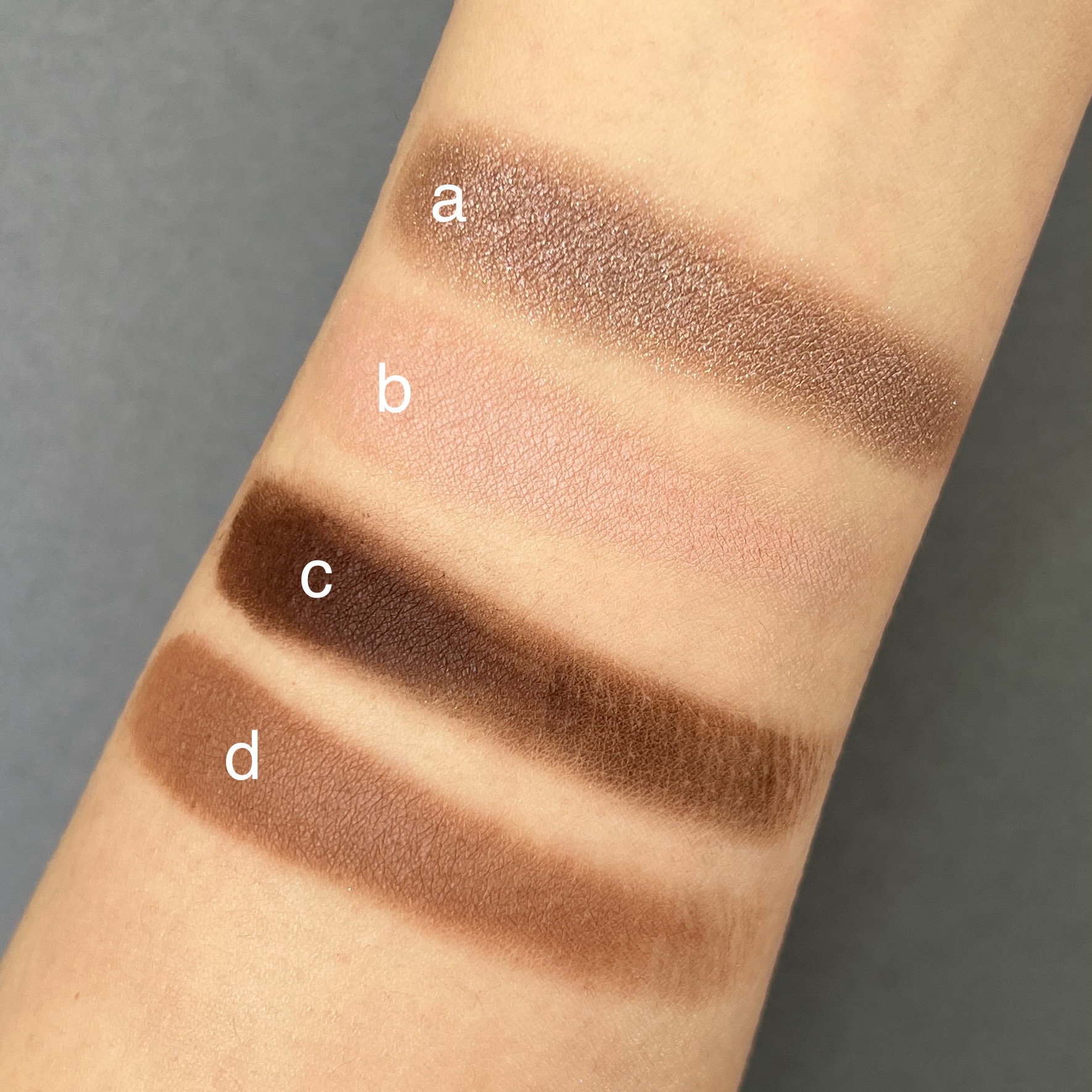 ブルべ冬 アイシャドウ HERA クアッドアイカラー N 03 スウォッチ