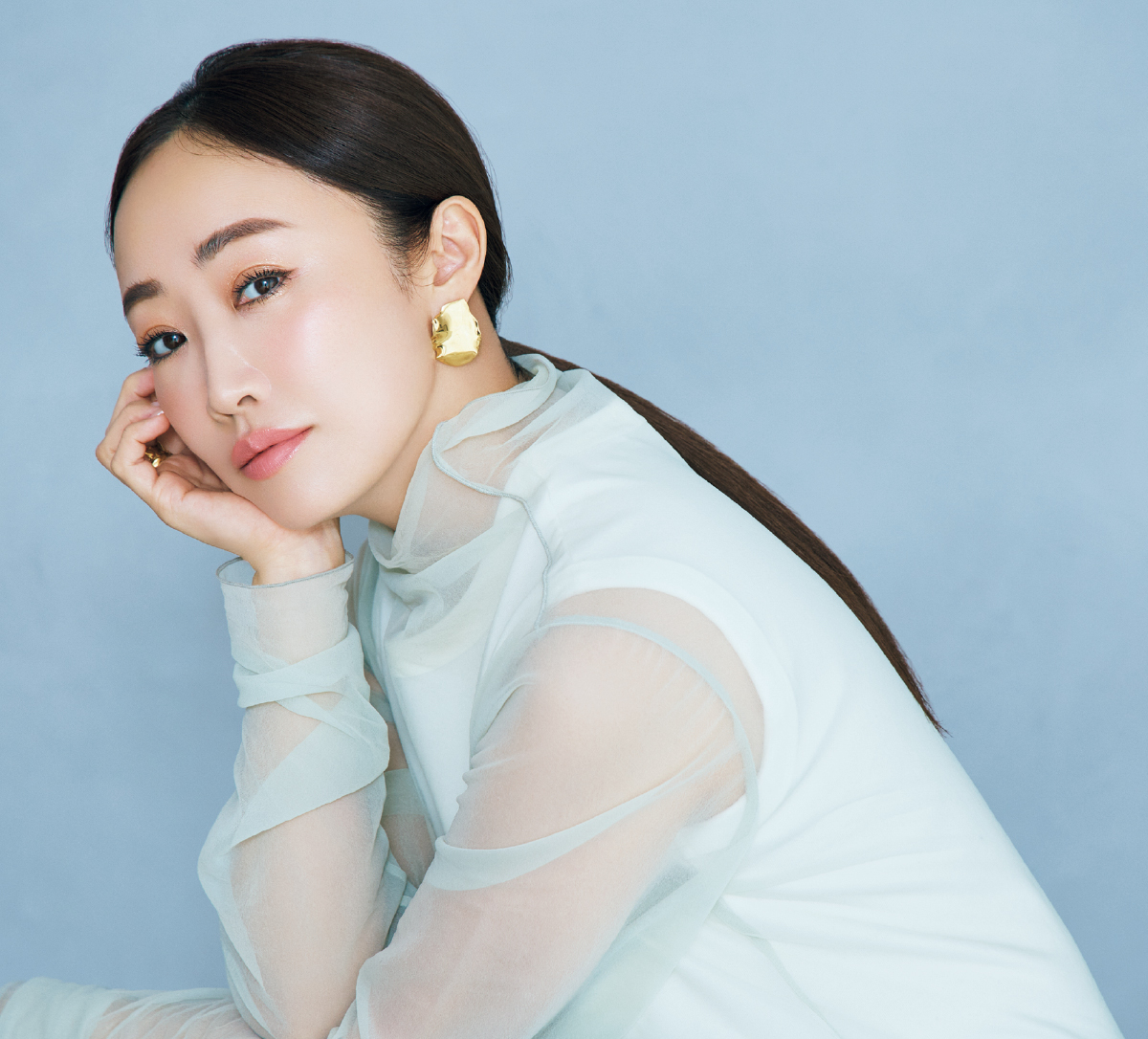 寝るときは髪を全上げ＆夜アイロンも欠かさない！ 神崎 恵さんの美髪メソッド