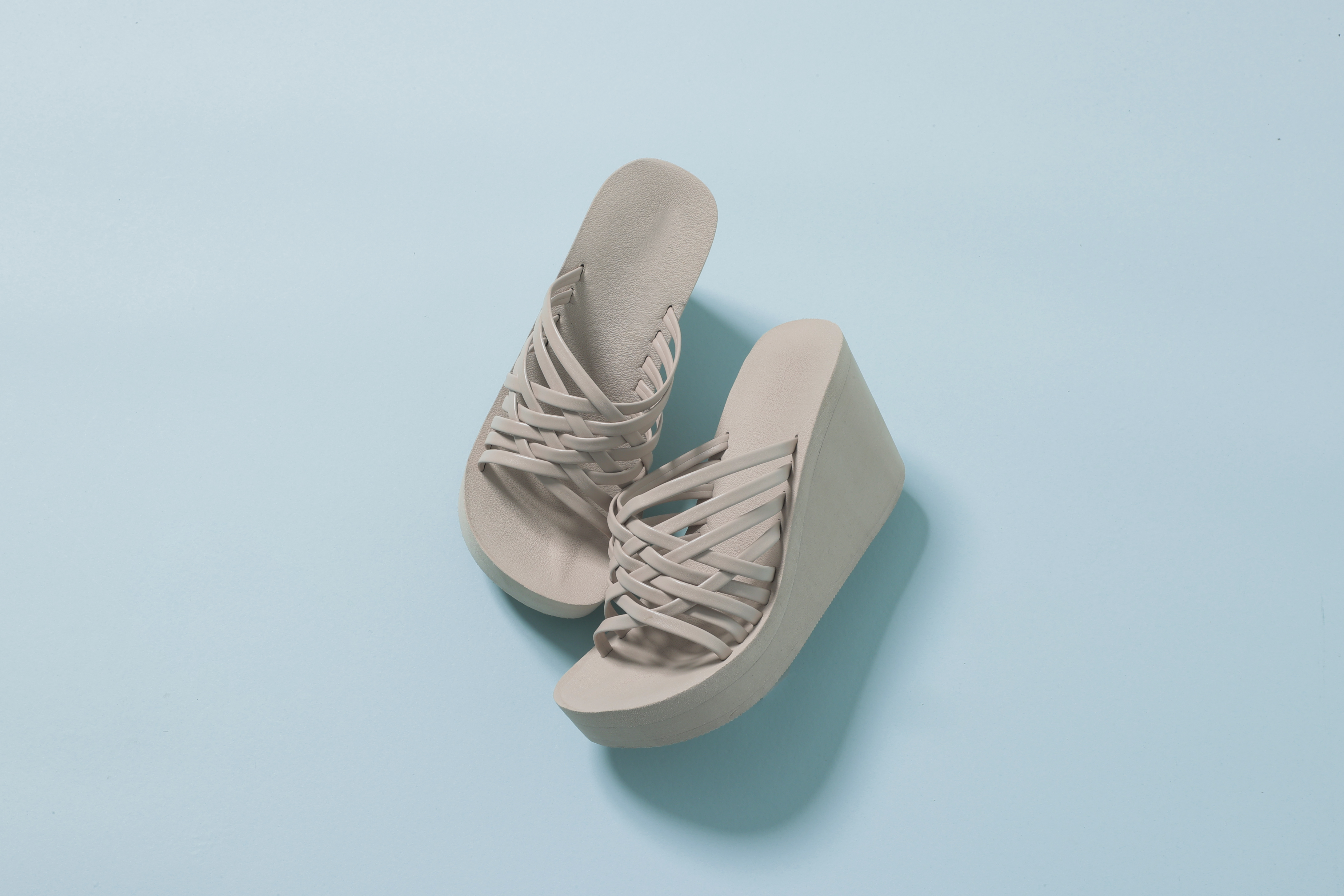 水着を着るときに役立つ小物  ウエッジソールサンダル