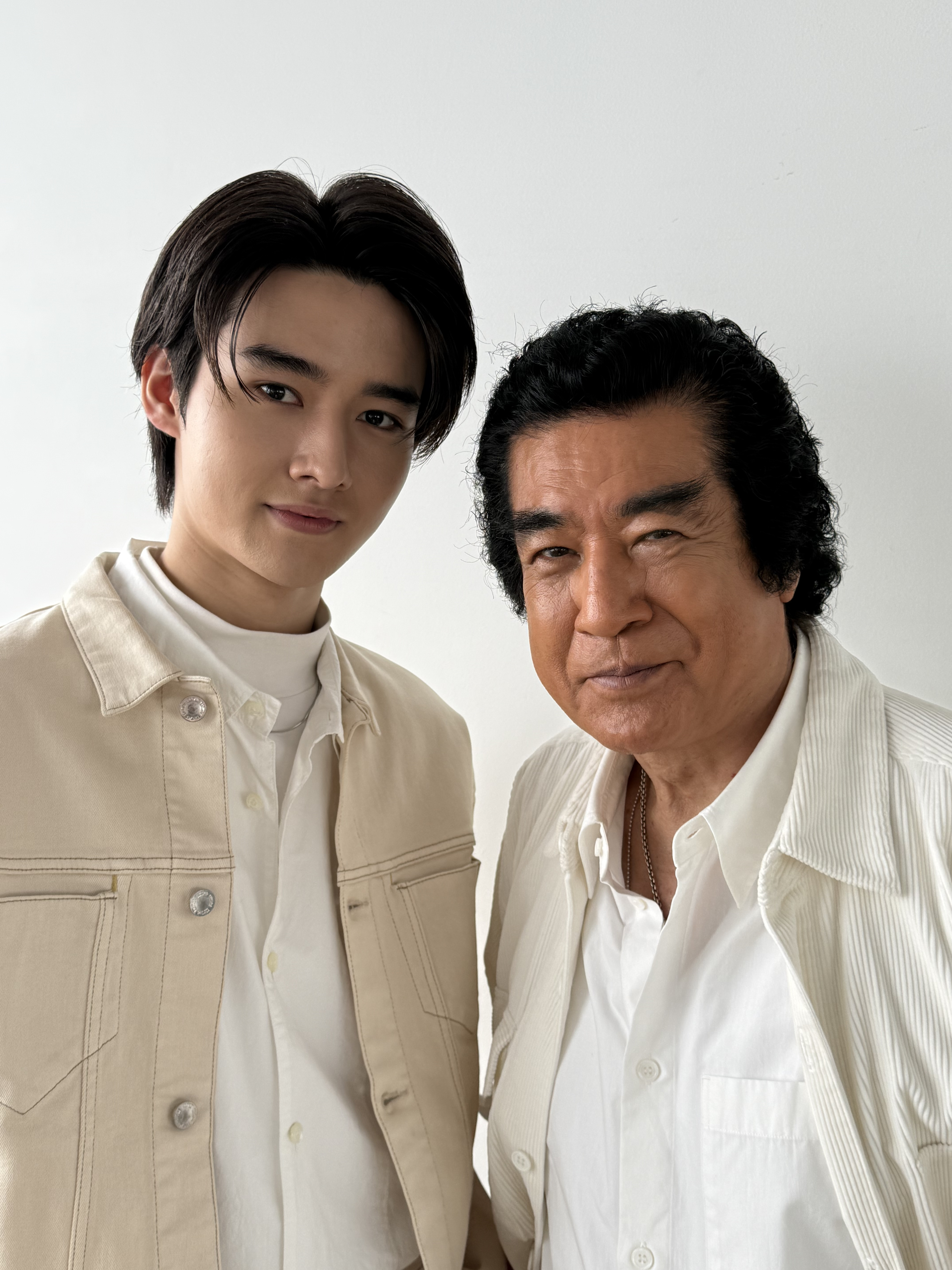 藤岡弘、　藤岡真威人　バストアップ