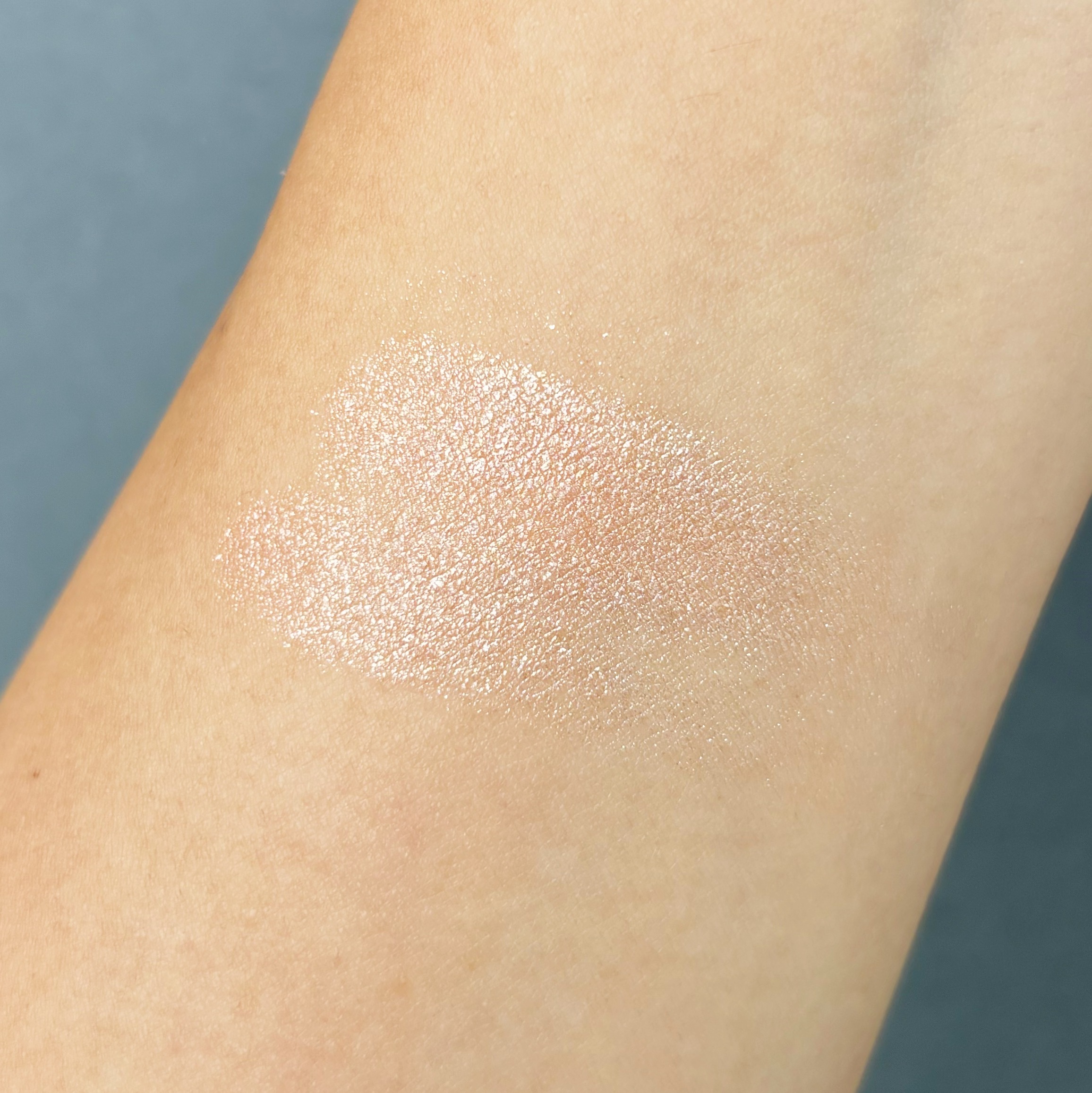 MAQUIAベストコスメ2025下半期 イエベ春 SUQQU モノ ルック アイズ L01のスウォッチ