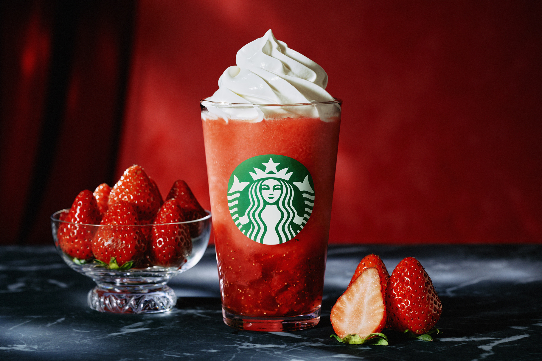 スターバックス　THE 苺 フラペチーノ®　ドリンク