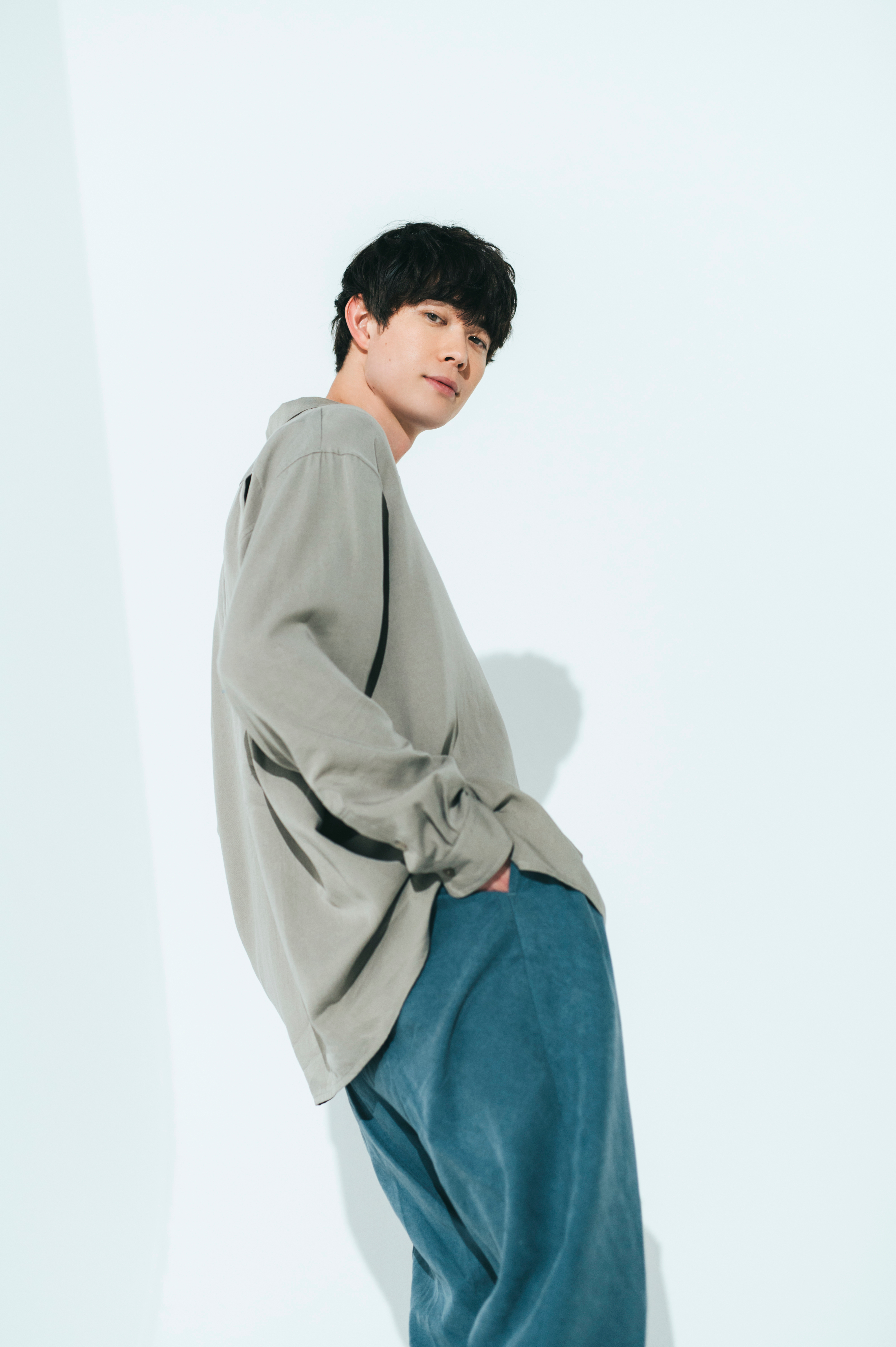 【宮沢氷魚さんインタビュー】透明感を保つ美容のこだわり、美しいと感じる人、〝瞳で語る〟演技法とは？ GALLERY_1_1