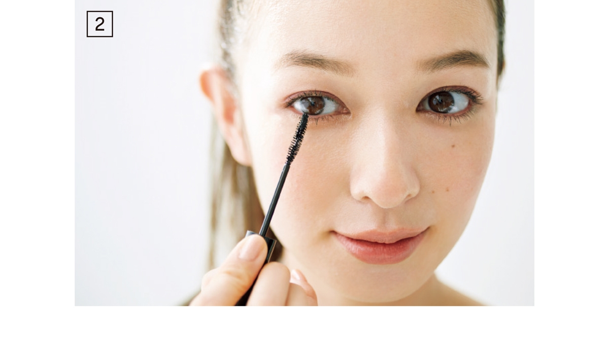 下まつ毛を強調させて下重心に