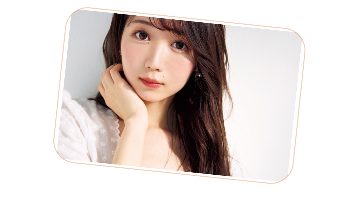 頬に手を添える大谷映美里さん