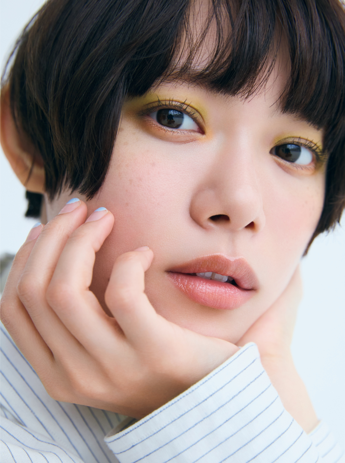 杉咲 花さんの魅力に迫るインタビュー。ライムグリーンメイクのHOWTOも