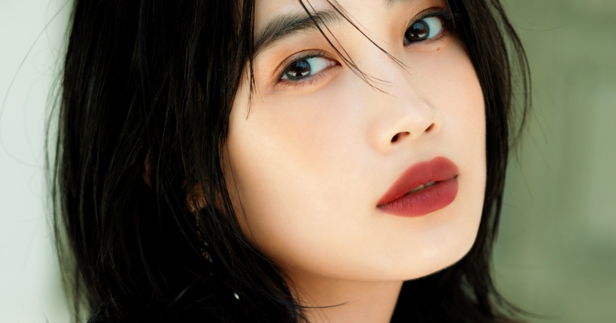 濃い色リップであか抜け顔に 男顔 ドラマティックさんは一点豪華主義が正解 マキアオンライン Maquia Online