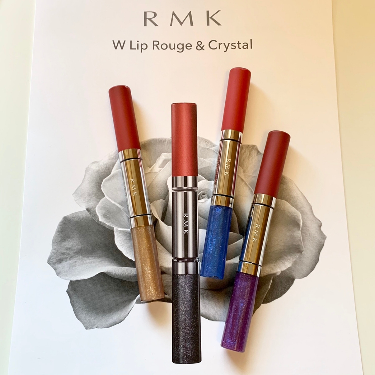 オンライン映えする Rmk のwエンドリップが誕生 赤のマットルージュを大胆にまとって グロスで色香を紡ぐ マンデーカラースウォッチ マキアオンライン Maquia Online