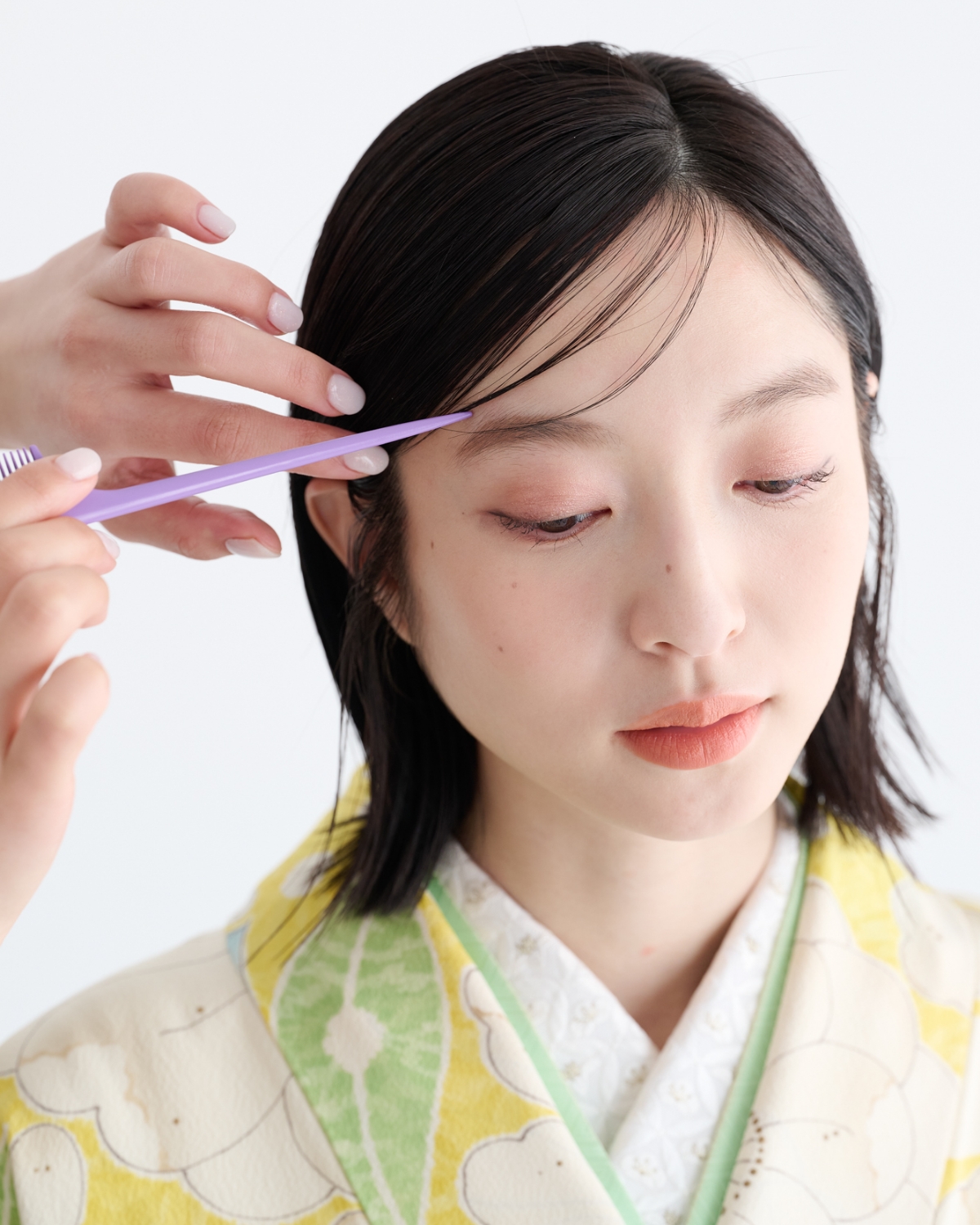 【卒業式袴ヘアアレンジ・ミディアム➀】煌めくパールがアクセントの簡単サイドねじり　STEP３