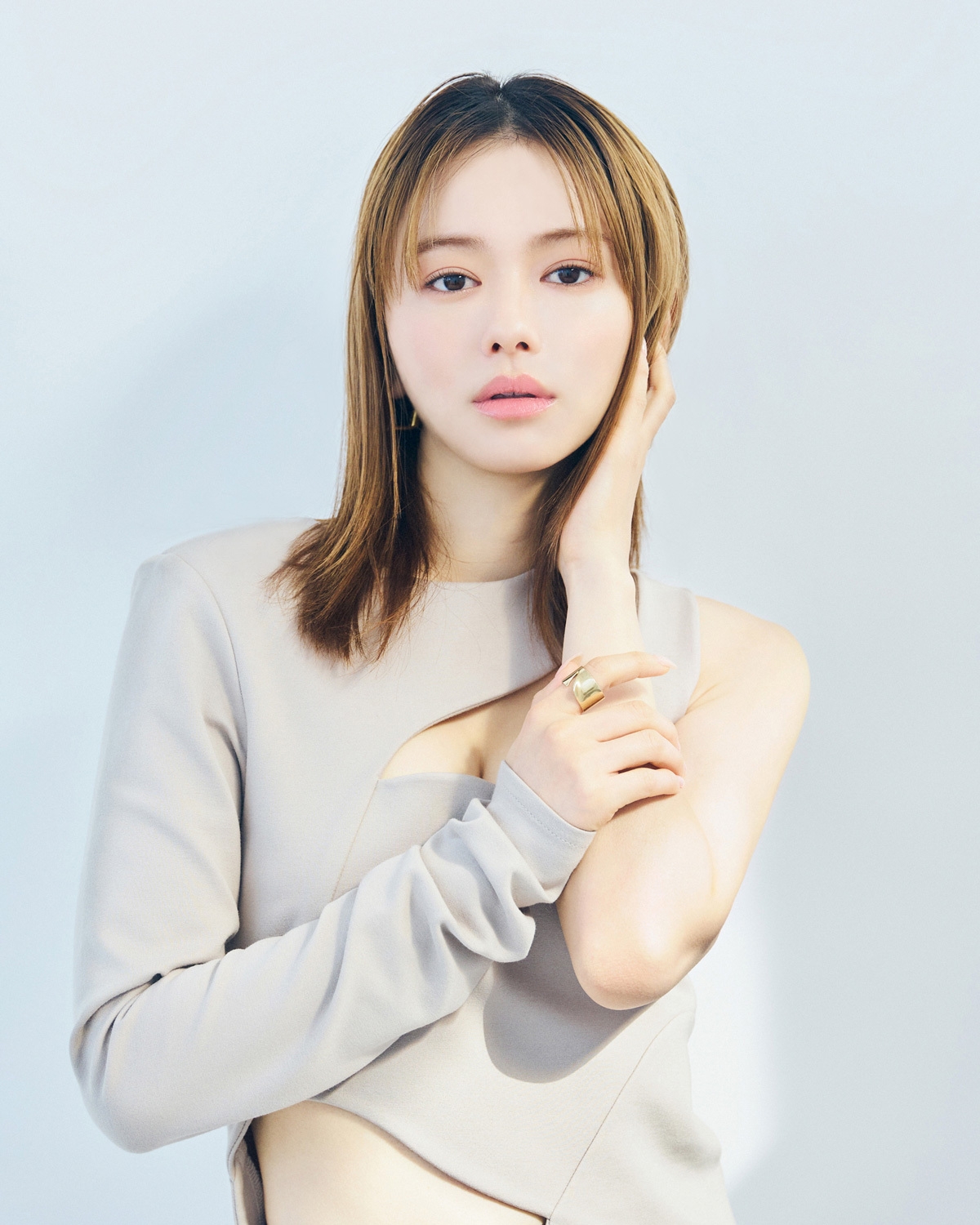 山本舞香さんが、SNSでバズっている白湯メイクに挑戦！ part1