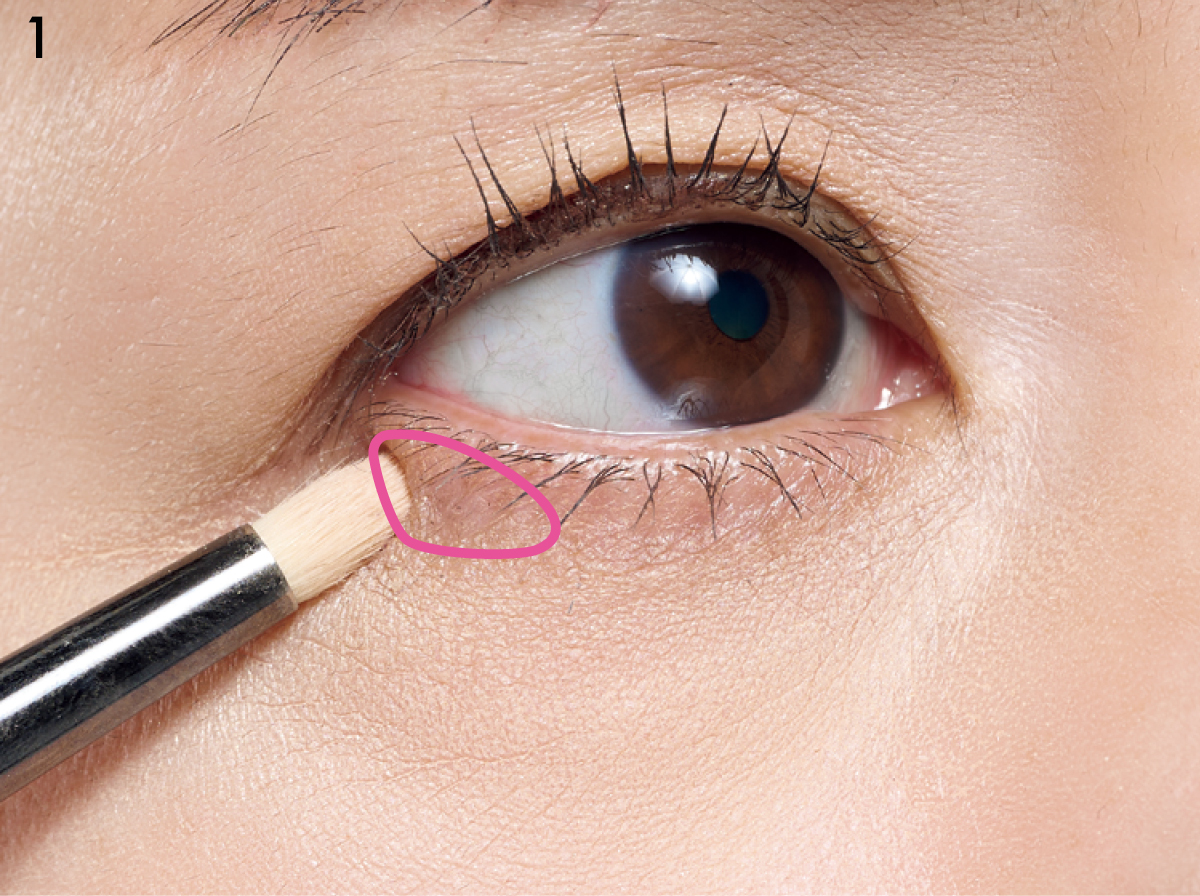 黒ぐま×たるみぐまタイプのくまカバー＆涙袋メイクのテクニック コンシーラーをのせる 目尻