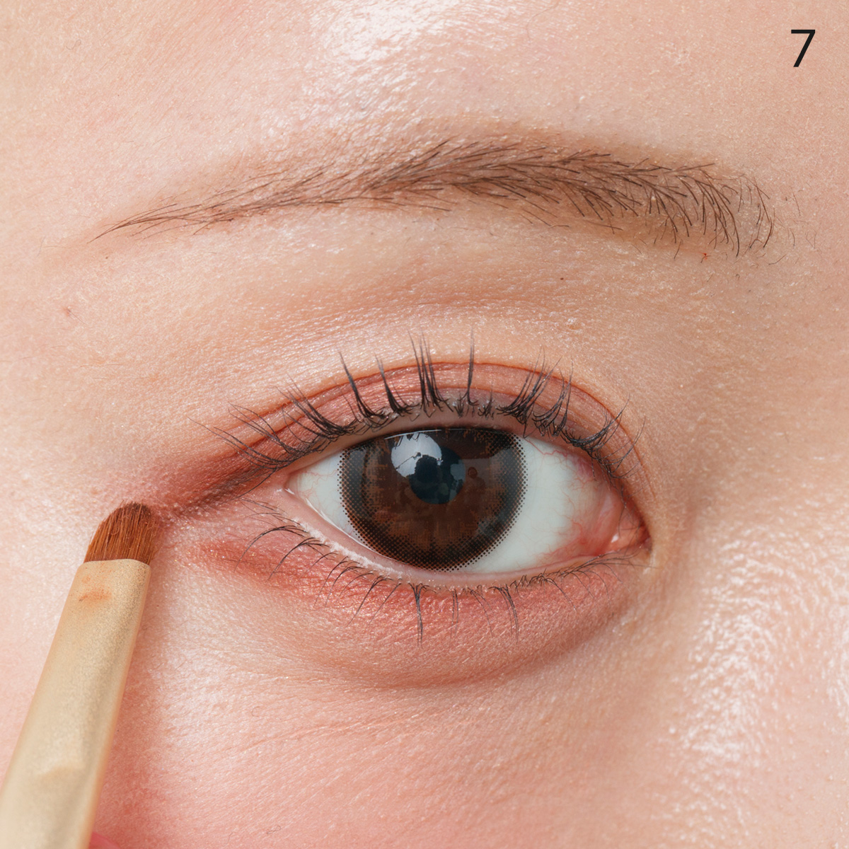 声優石飛恵里花アイメイクプロセス７