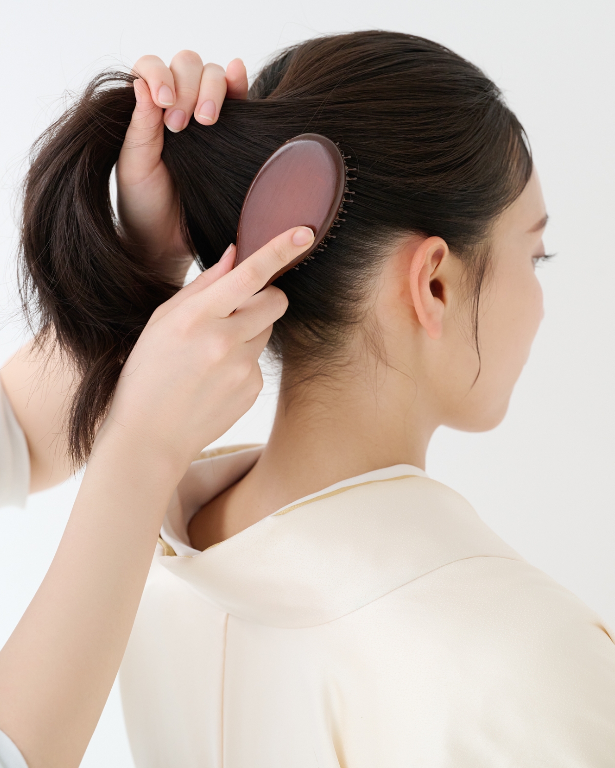 【セミロング①着物】清潔感と上品さを兼ね備えたくるりぱ仕立てのシニヨン　STEP１