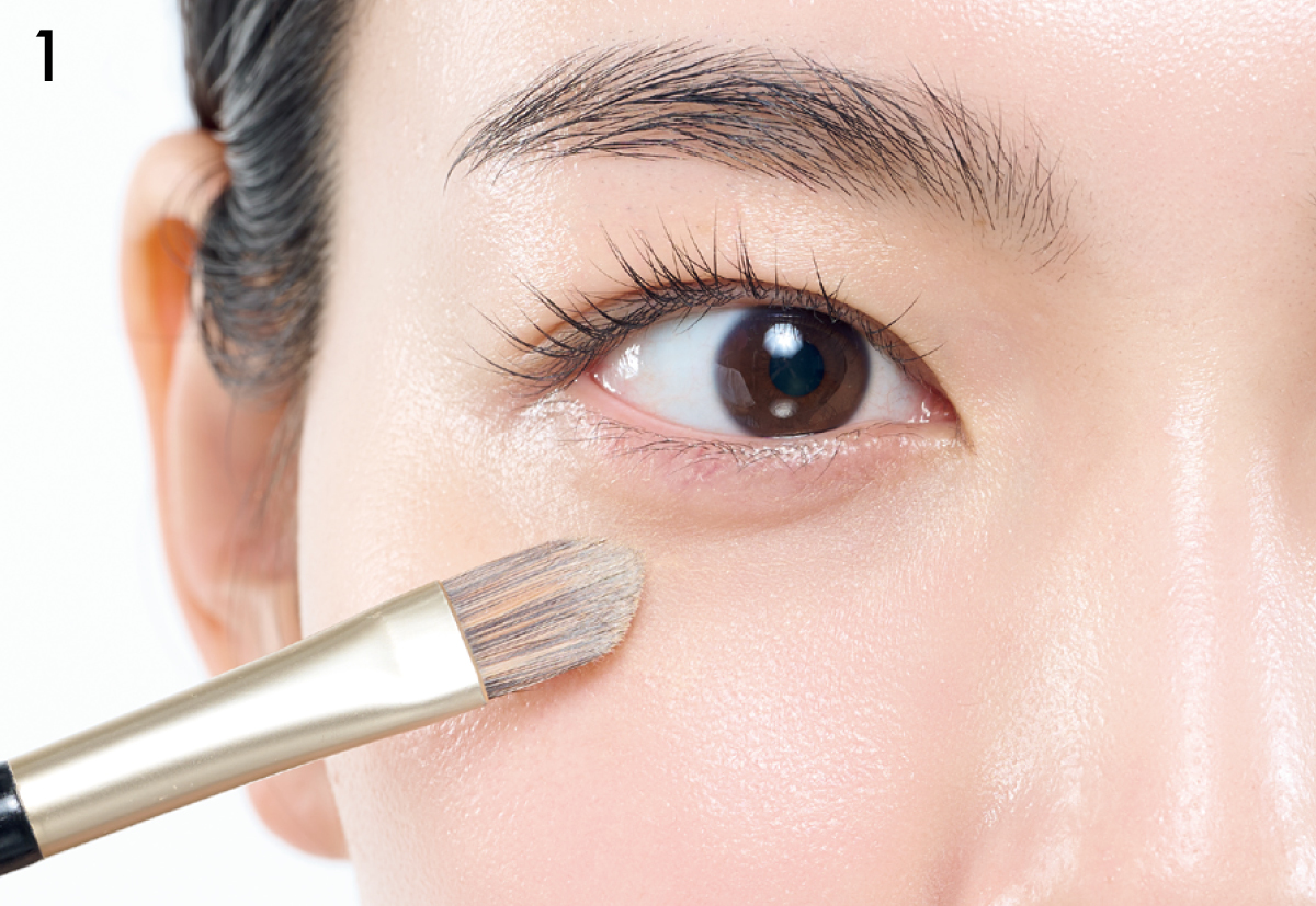 くまカバー コンシーラーを塗る