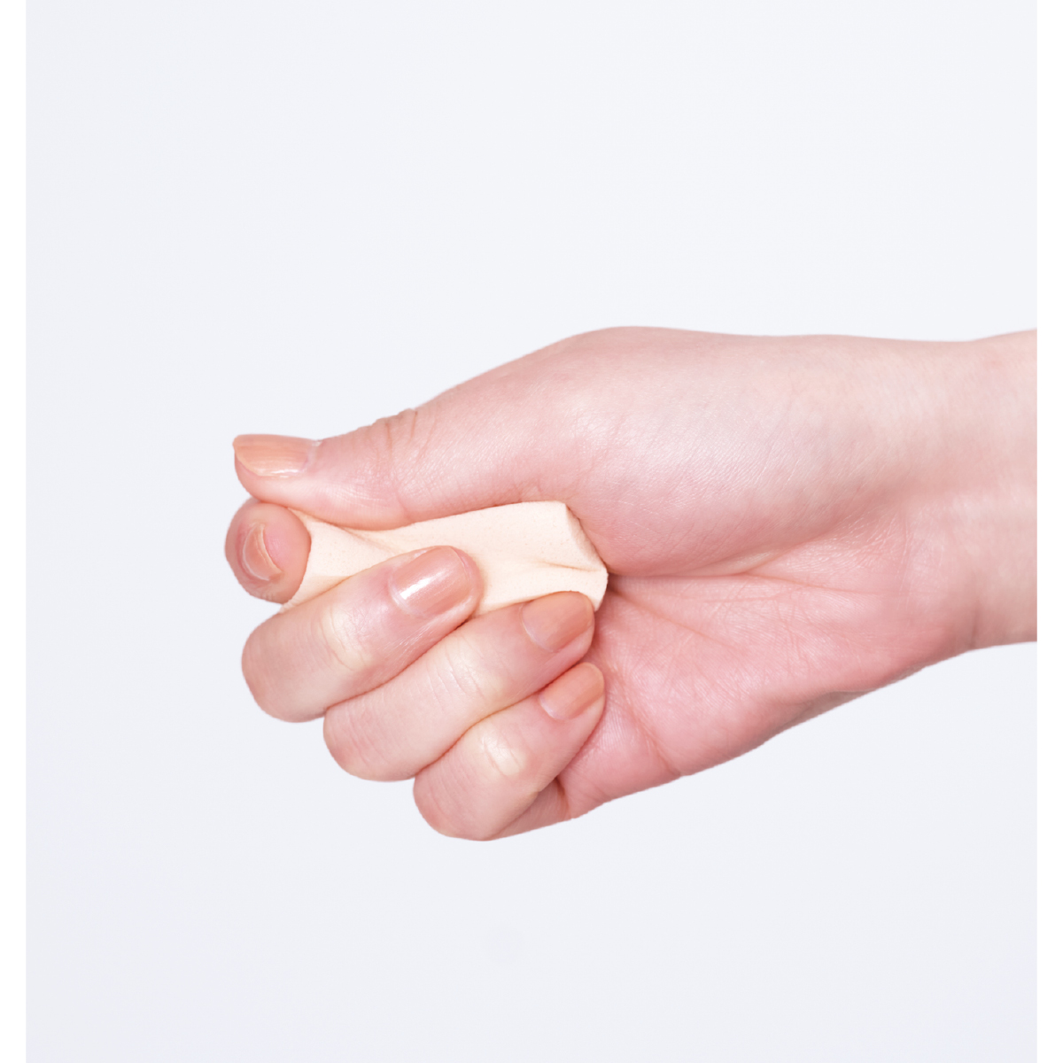 小顔度UPさせたいならフェイスラインは 線入れ＆スポンジぼかし