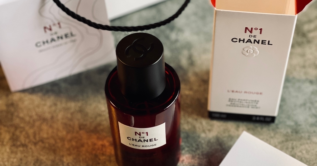 CHANEL N°1 DE CHANEL L'EAU ROUGE ボディミスト CHANEL N°1 DE CHANEL L'EAU ROUGE Revitalizing Fragrance Mist
