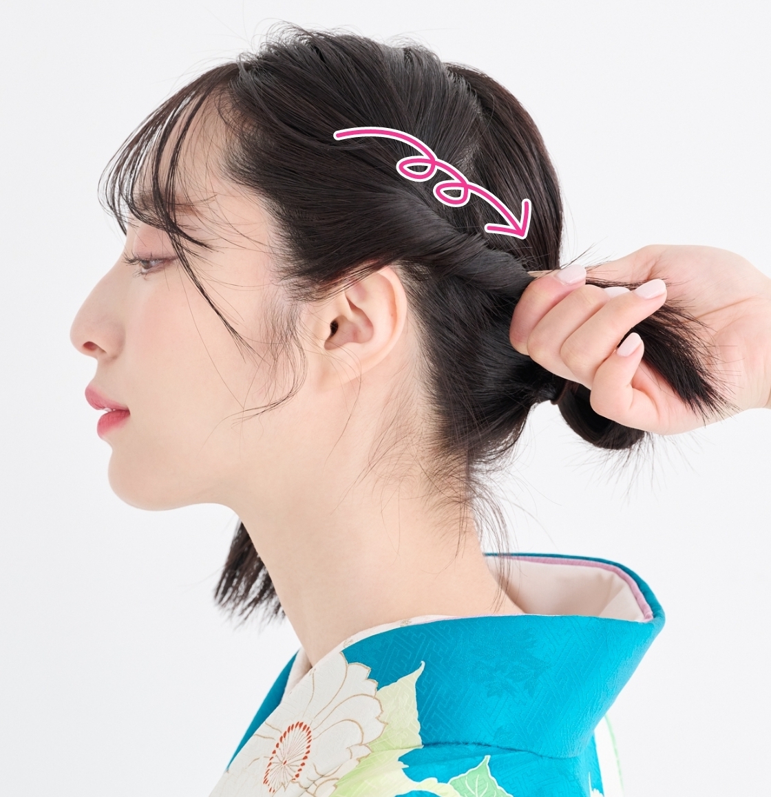 【卒業式袴ヘアアレンジ・ミディアム③】短くてもできる！ ねじりアップシニヨン　STEP２
