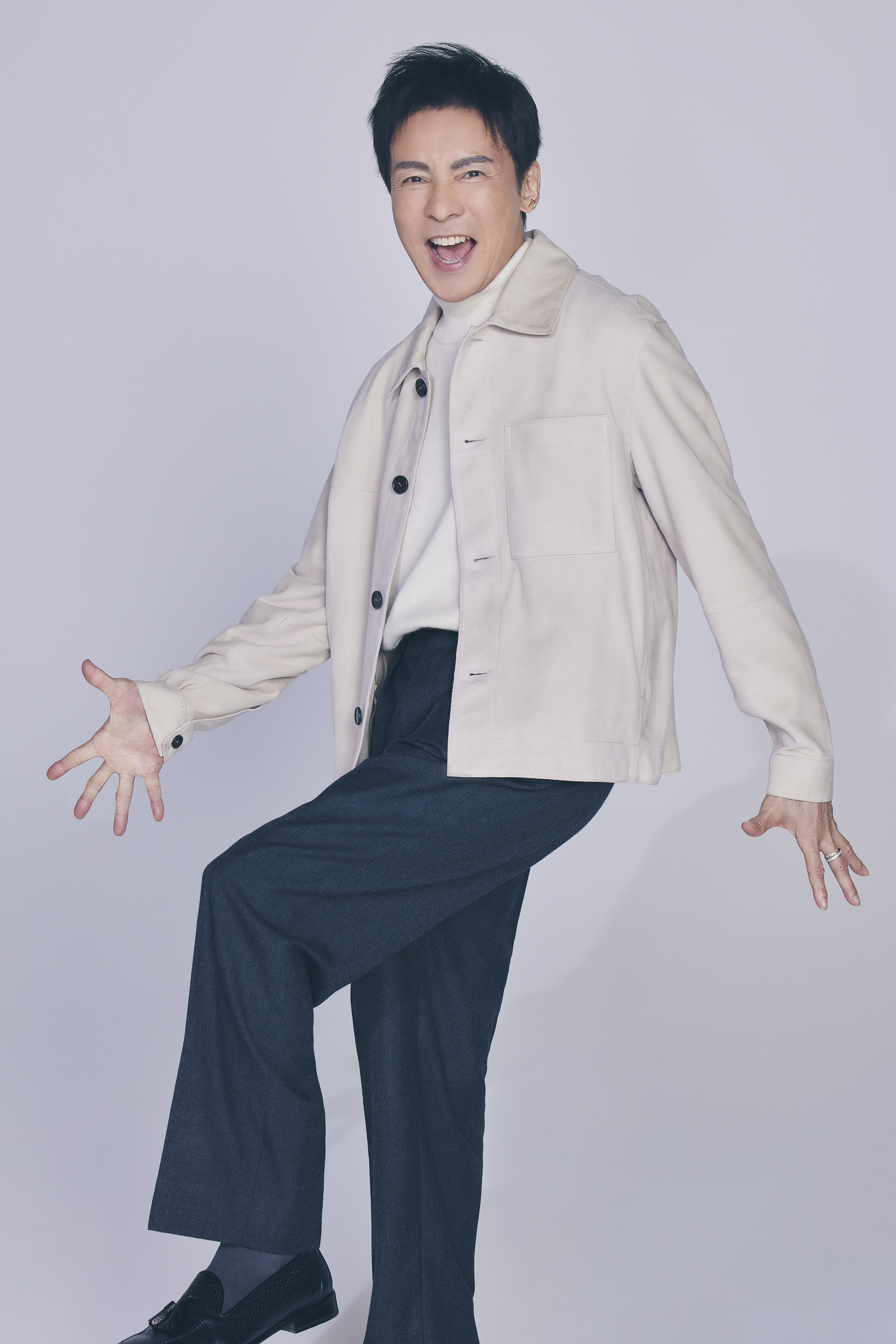 郷ひろみ　美容術10問10答　メッセージ　インタビュー