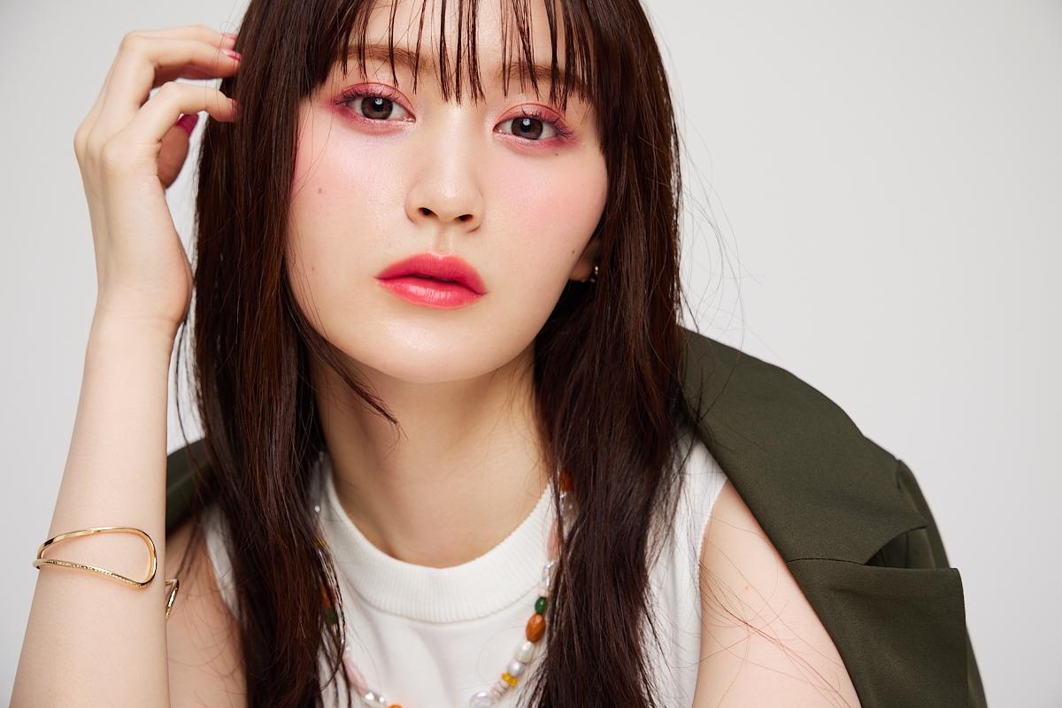 山本望叶 ピンクアイシャドウ