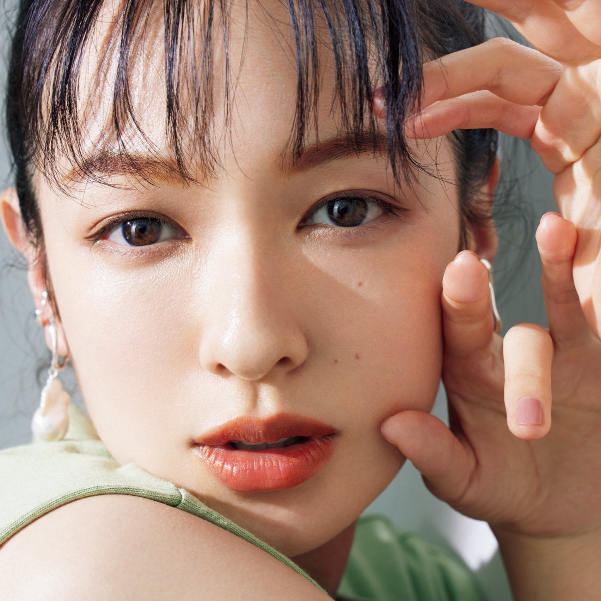 プチプラ　河北裕介　メイク　グレーシャドウ　夏顔