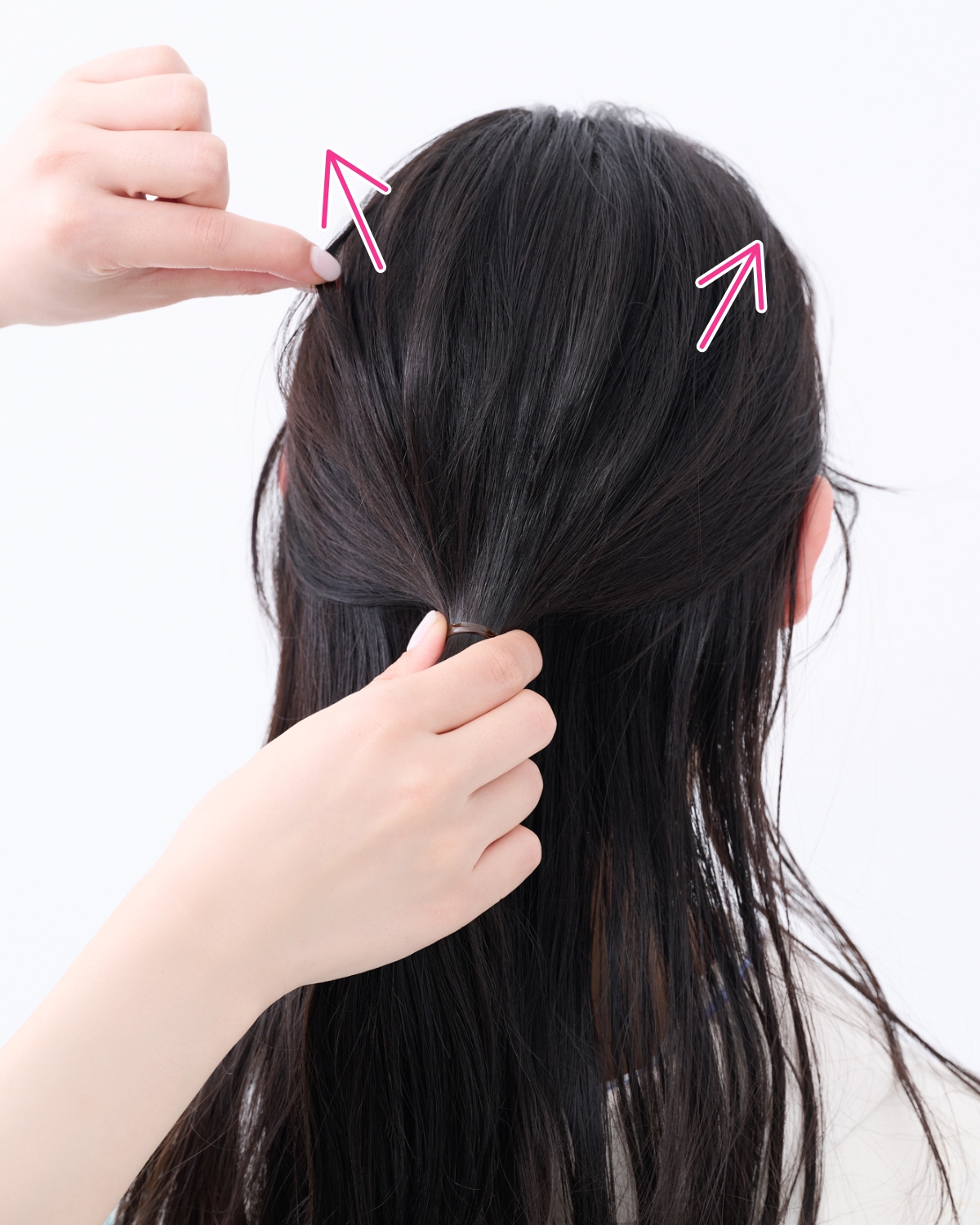 【卒業式袴ヘアアレンジ・セミロング③】S字ウェーブがモダンなハーフアップシニヨン　STEP２