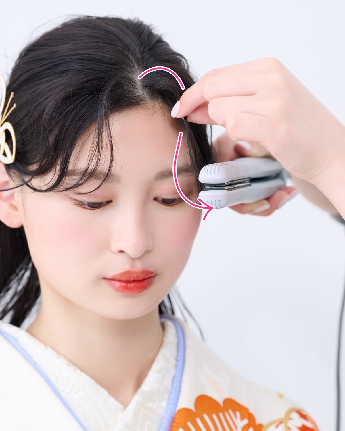 【卒業式袴ヘアアレンジ・セミロング③】S字ウェーブがモダンなハーフアップシニヨン　STEP５