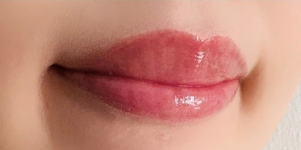 メンソレータム リップフォンデュ ヌードベージュをイエベがスウォッチ