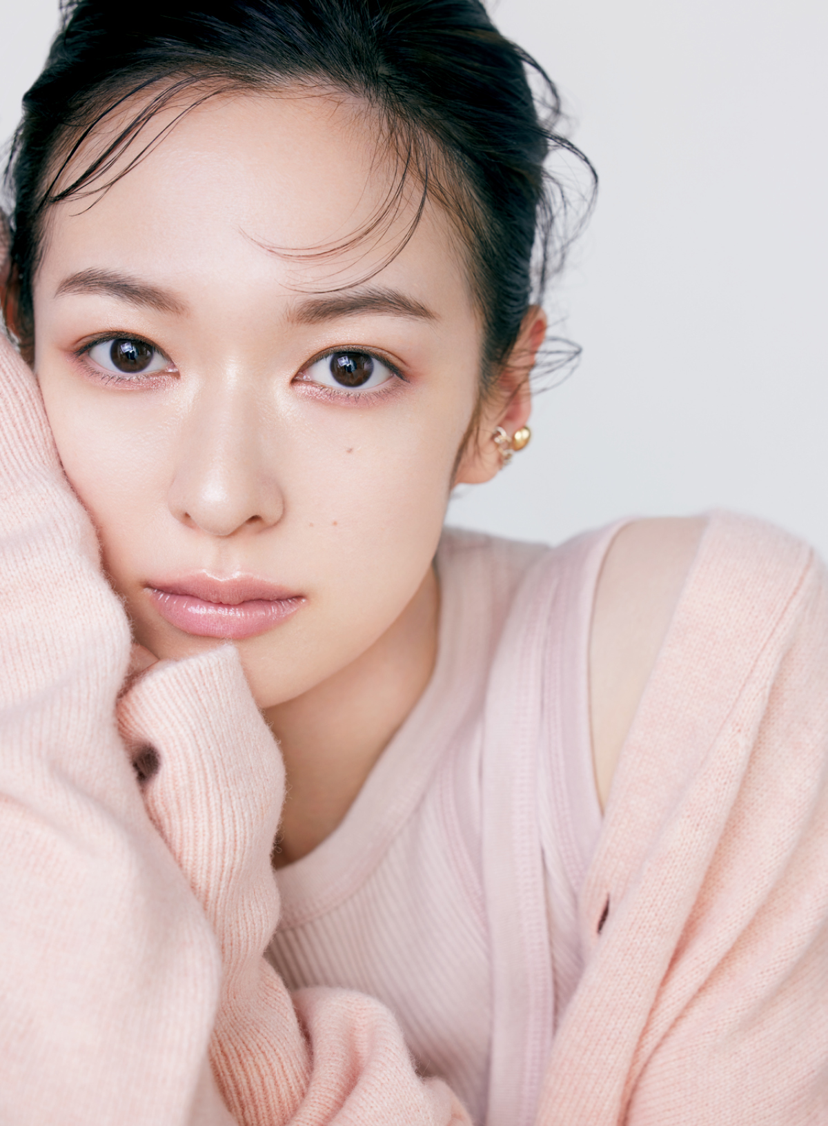 マキアベストコスメ2025下半期 フェイスパウダー部門 1位 シャネル　プードゥル ユニヴェルセル リーブル オン-ザ-ゴー 20 森絵梨佳