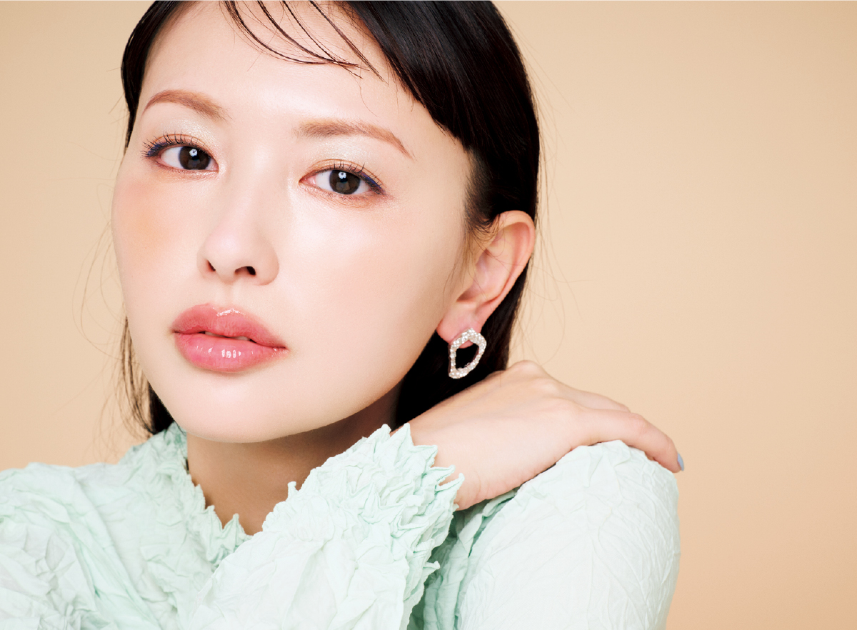 春に必携のピンクリップは「透けツヤ」がマスト！ 気負わずまとえる5本を厳選