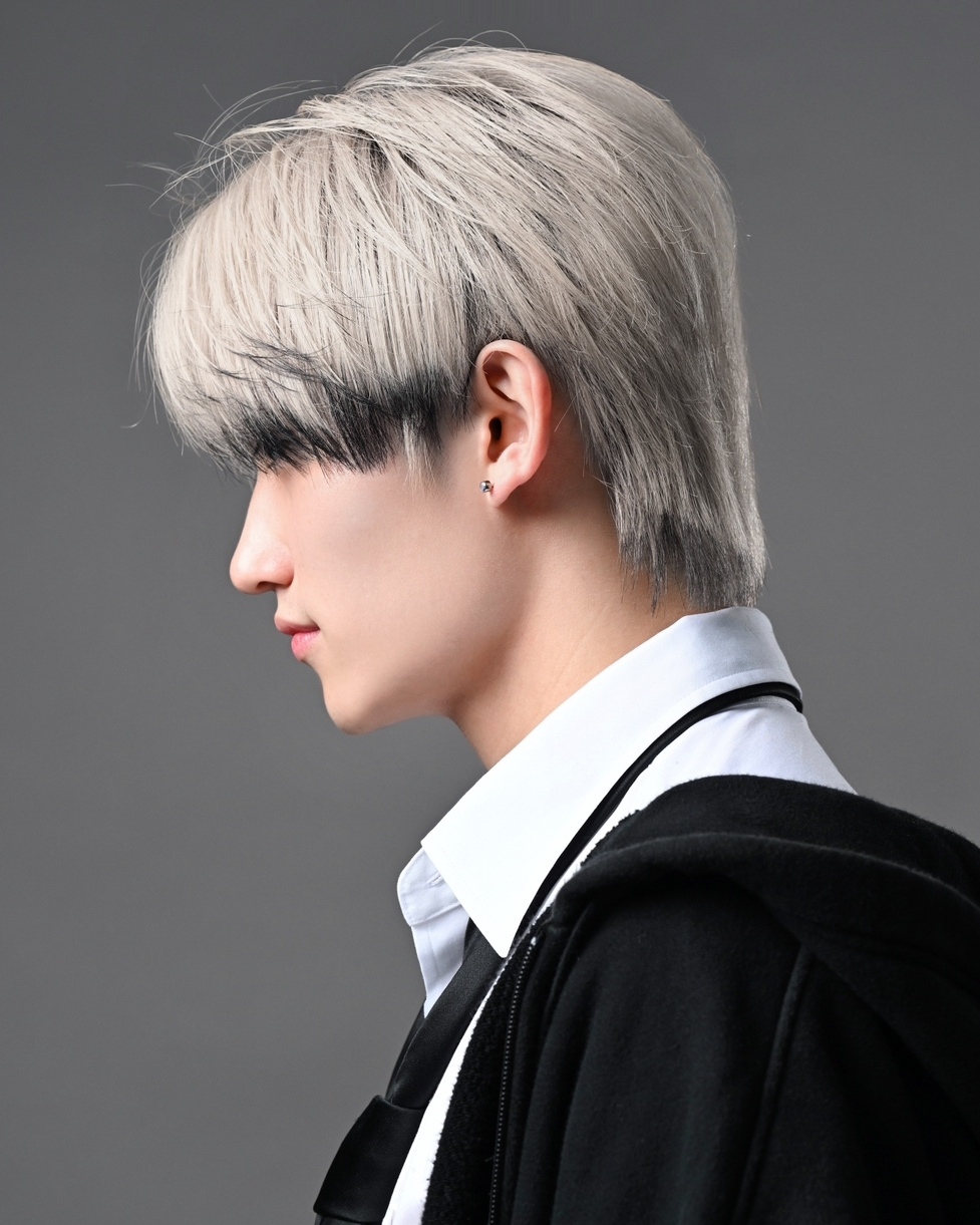 NI-KI（ENHYPEN）風　髪型　ヘアスタイル　ハイトーンショートヘア　サイド