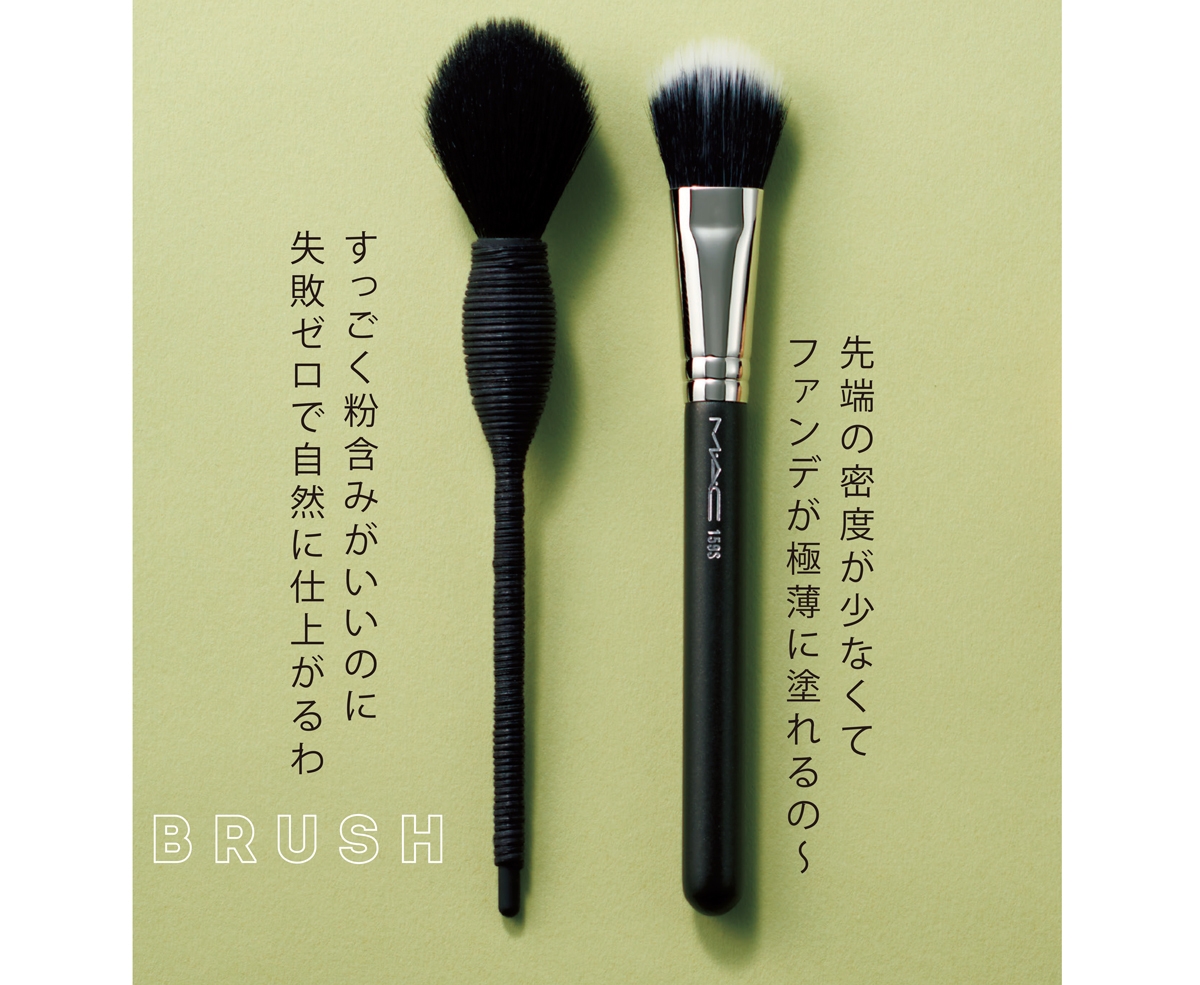（右）#159S デュオ ファイバー ブラッシュ ブラシ ￥6710／M･A･C　（左）ヤチヨ カブキブラシ ￥6490／NARS JAPAN