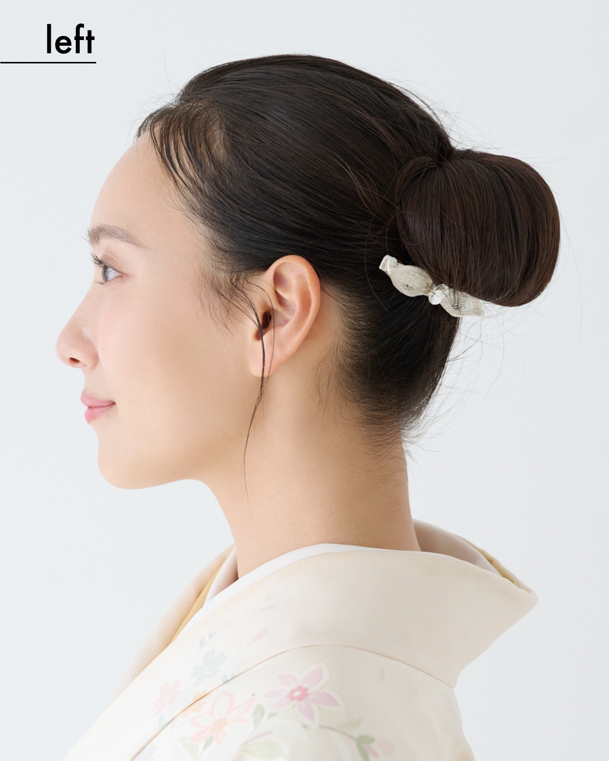 【セミロング①着物】清潔感と上品さを兼ね備えたくるりぱ仕立てのシニヨン（left）