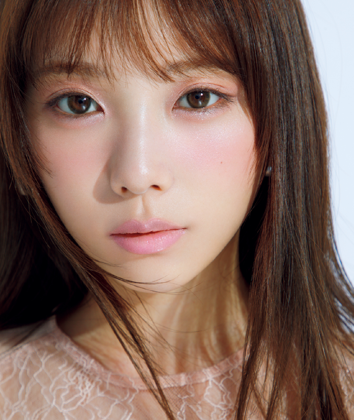 与田祐希さんが夏を楽しむ「涼盛メイク」に挑戦！ ミルキーなピンクLipで透明感をひとり占め