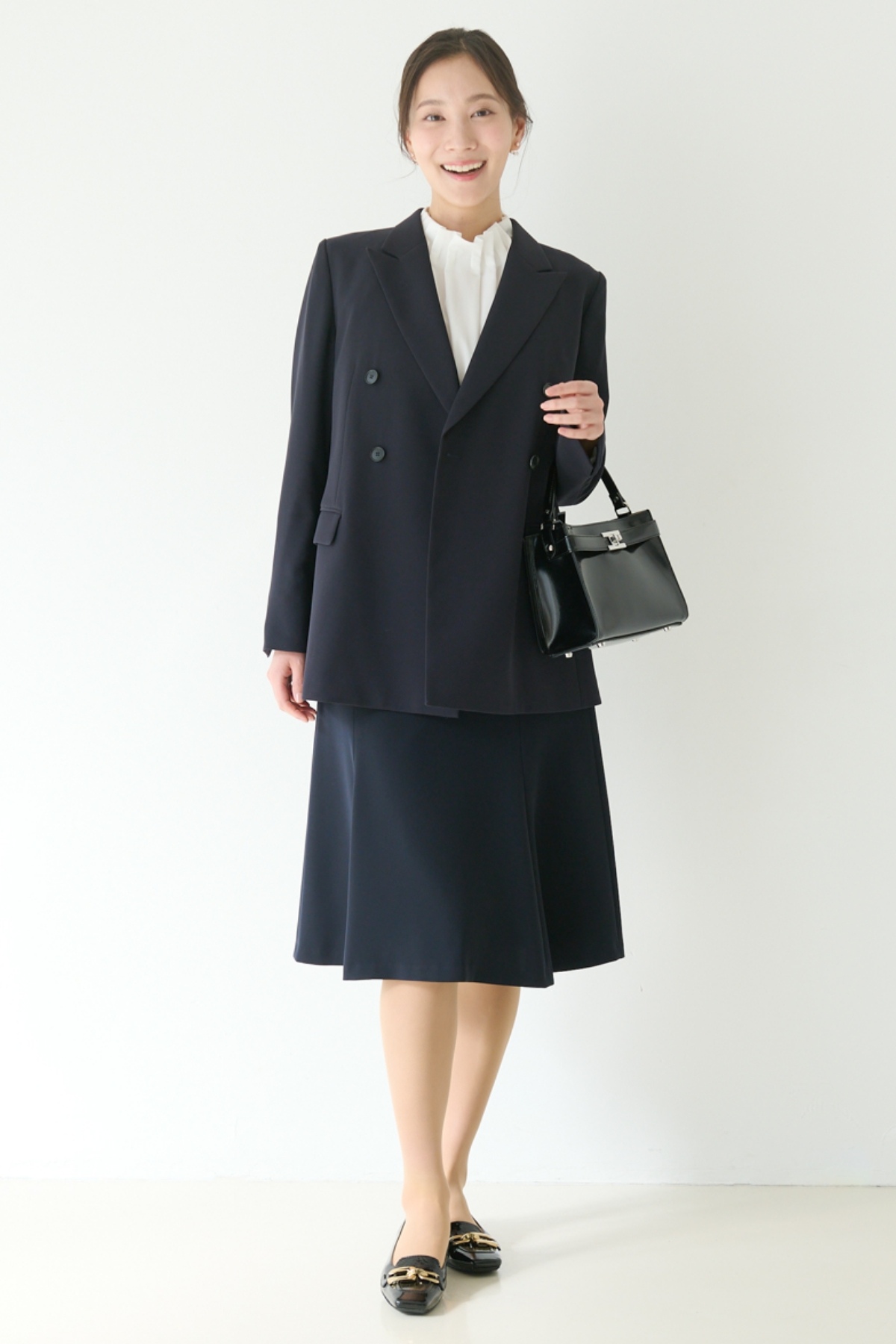 【卒入園式・卒入学式のきちんとスーツスタイルに似合う髪型】セミロング編