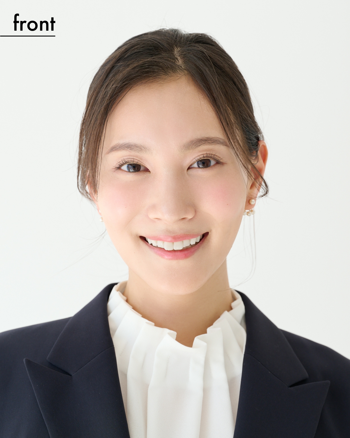 【セミロング②きちんとスーツ】毛束クロスで見違える！ こなれポニーテール（front）